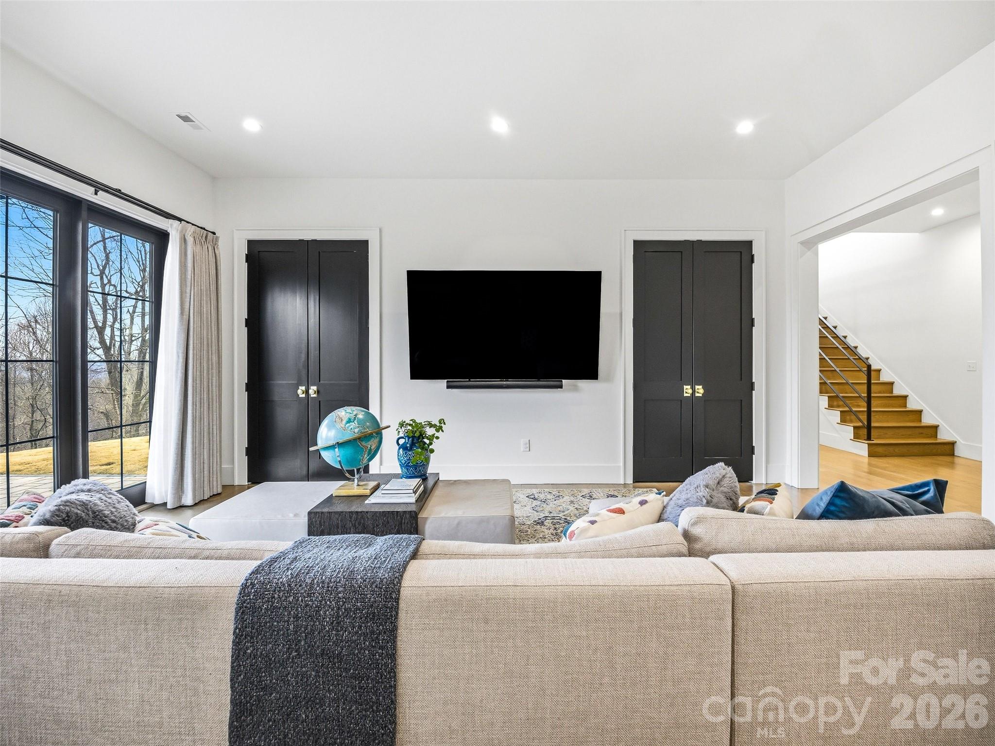 241 Tower Circle — Laurel Park