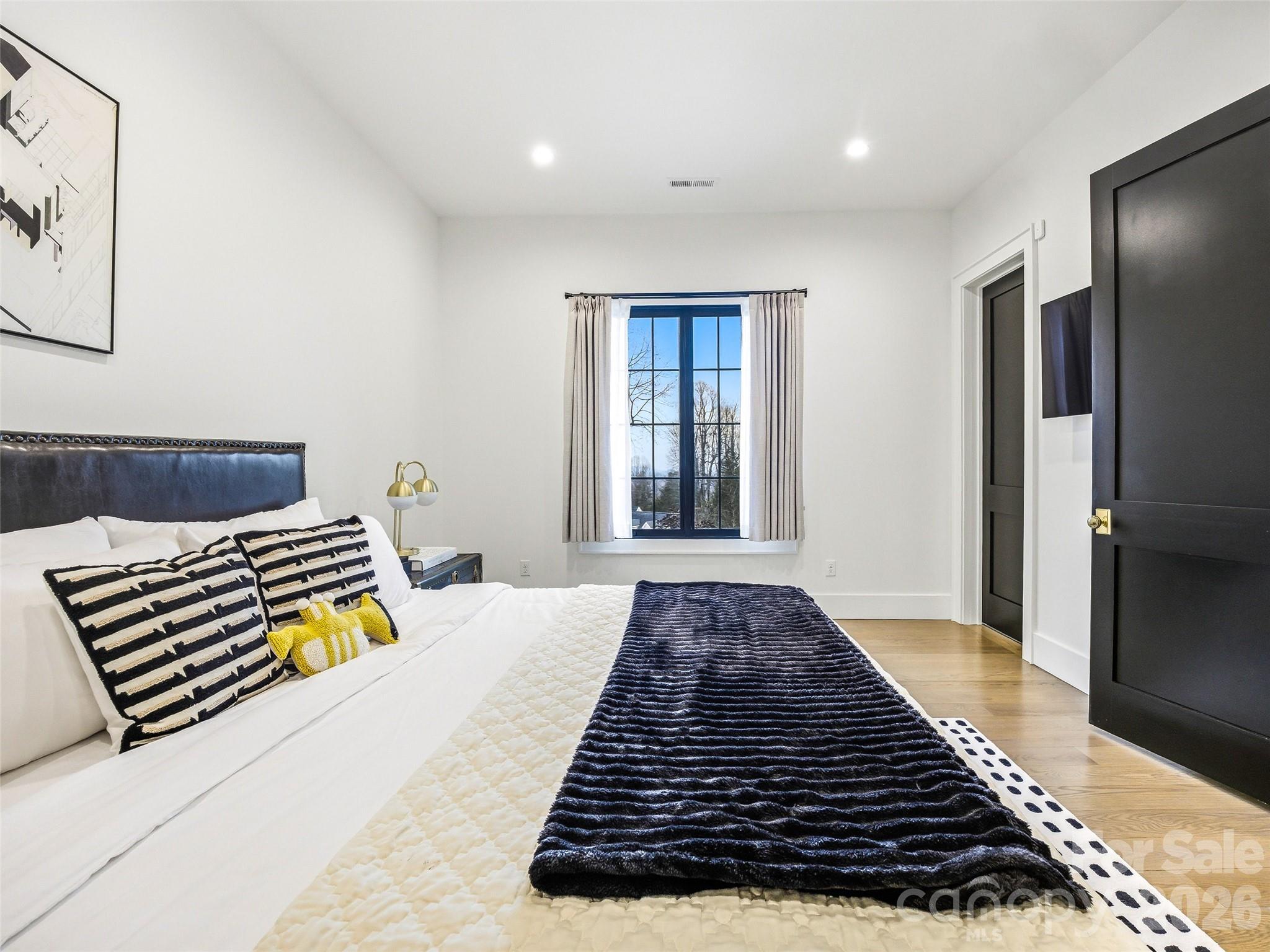 241 Tower Circle — Laurel Park