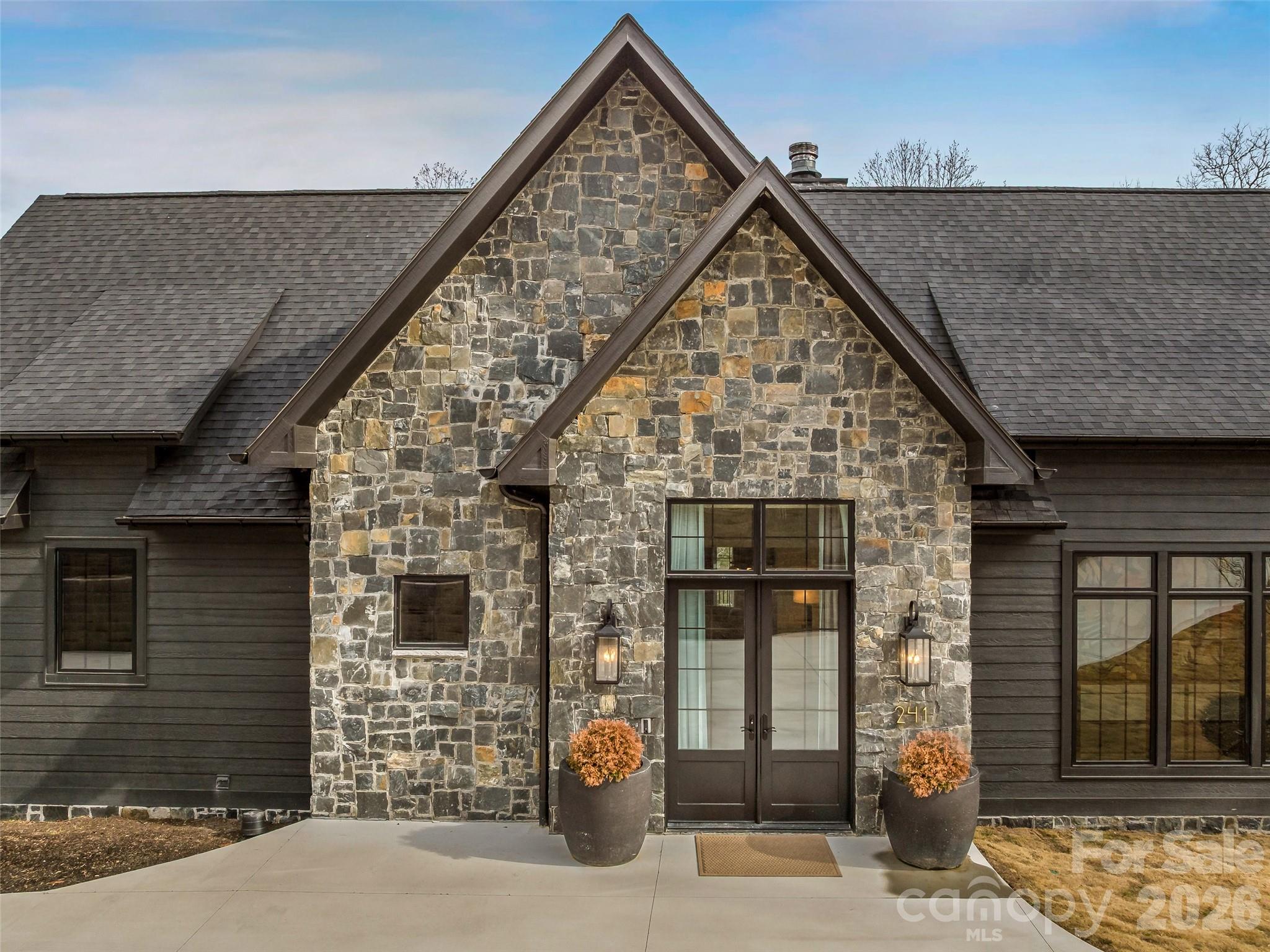 241 Tower Circle — Laurel Park