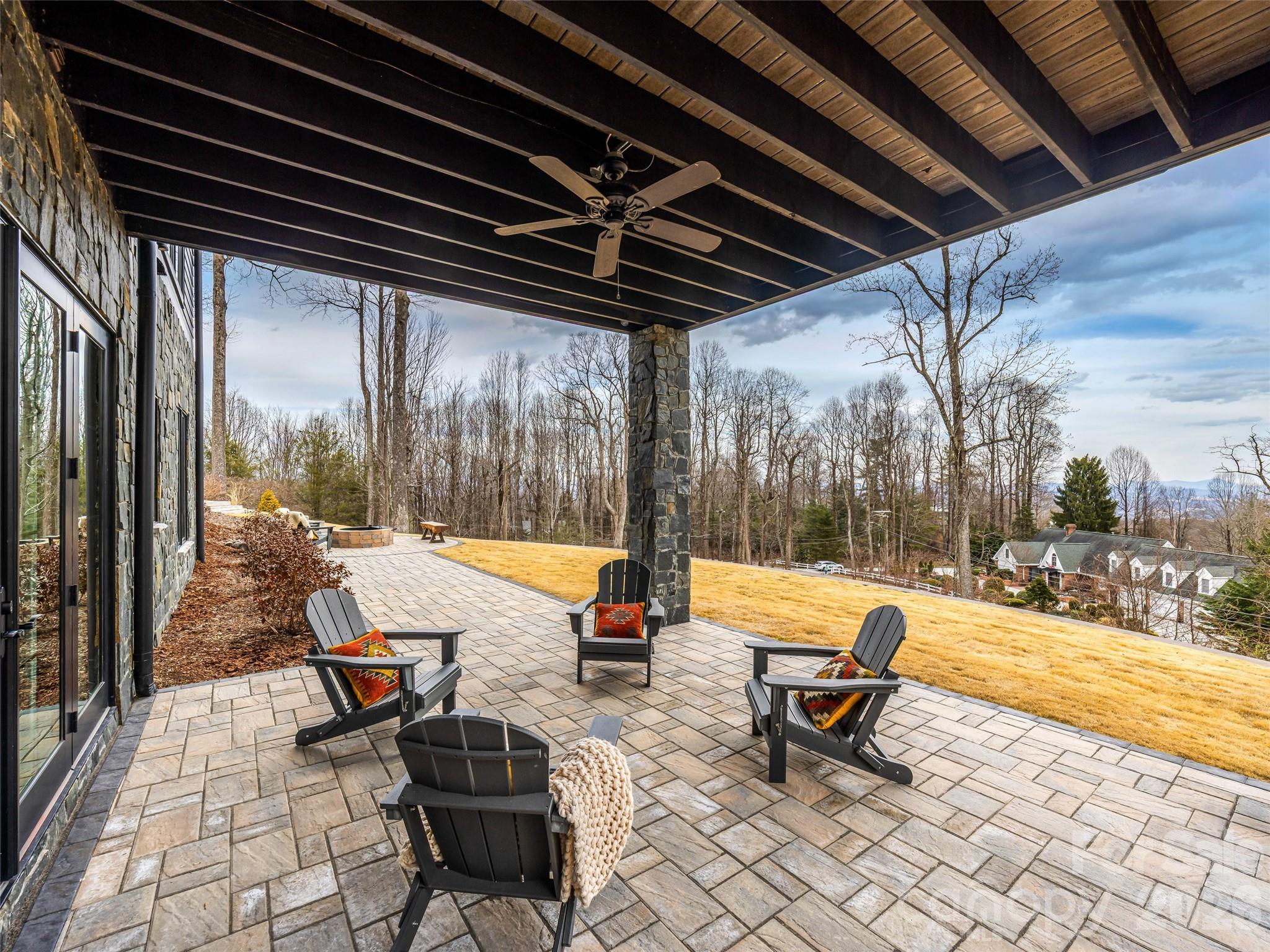 241 Tower Circle — Laurel Park