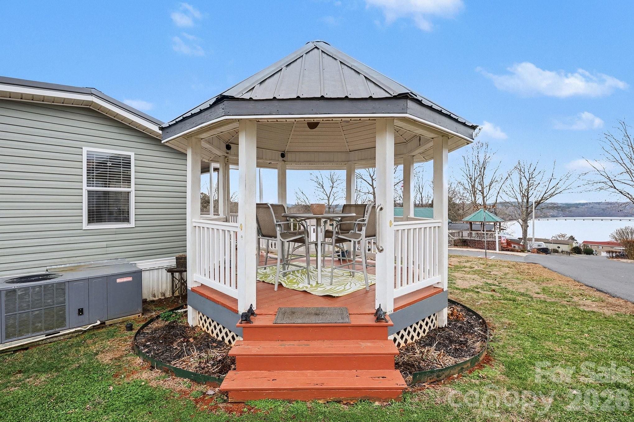 121 Grand View Drive #202/202A — New London
