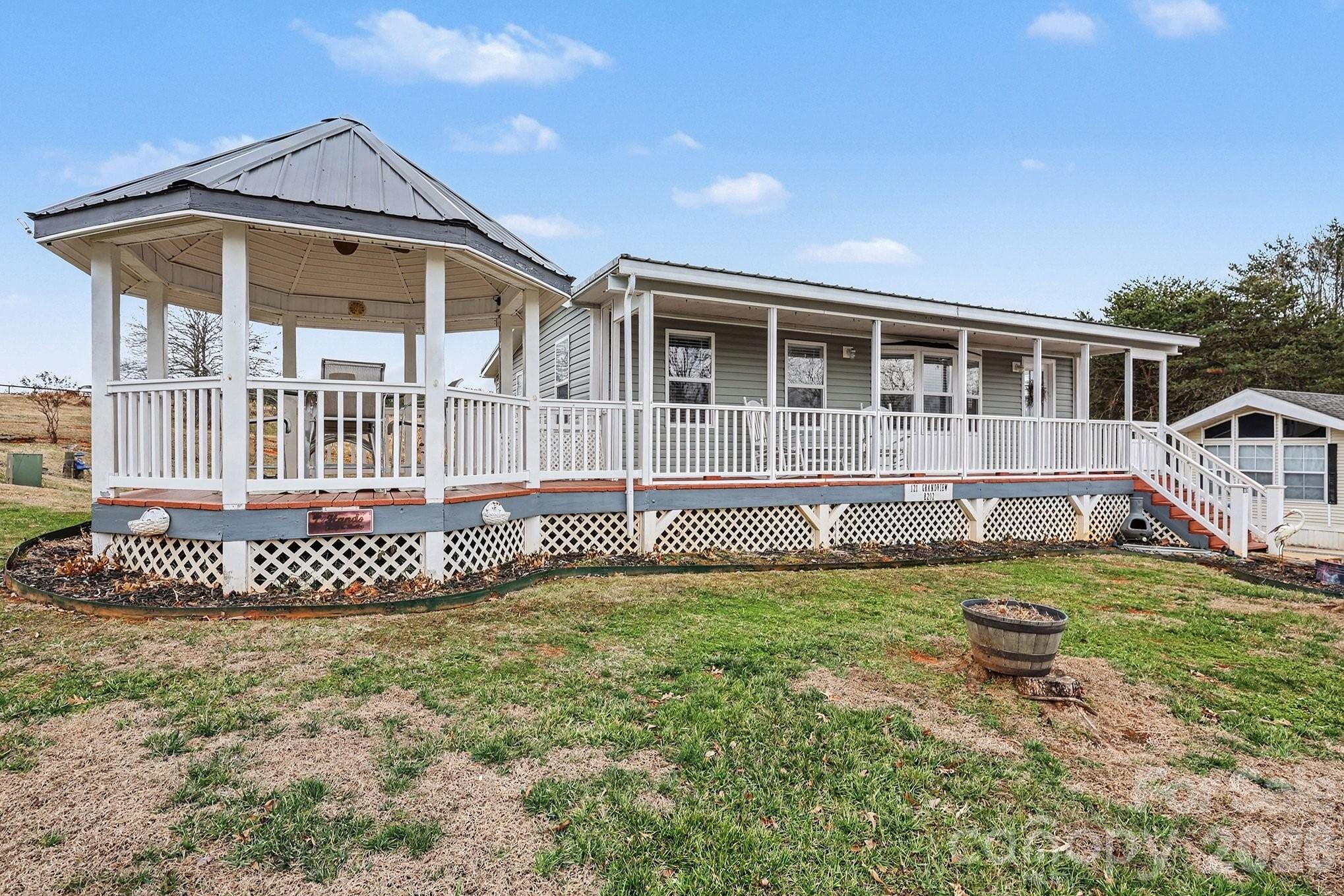 121 Grand View Drive #202/202A — New London