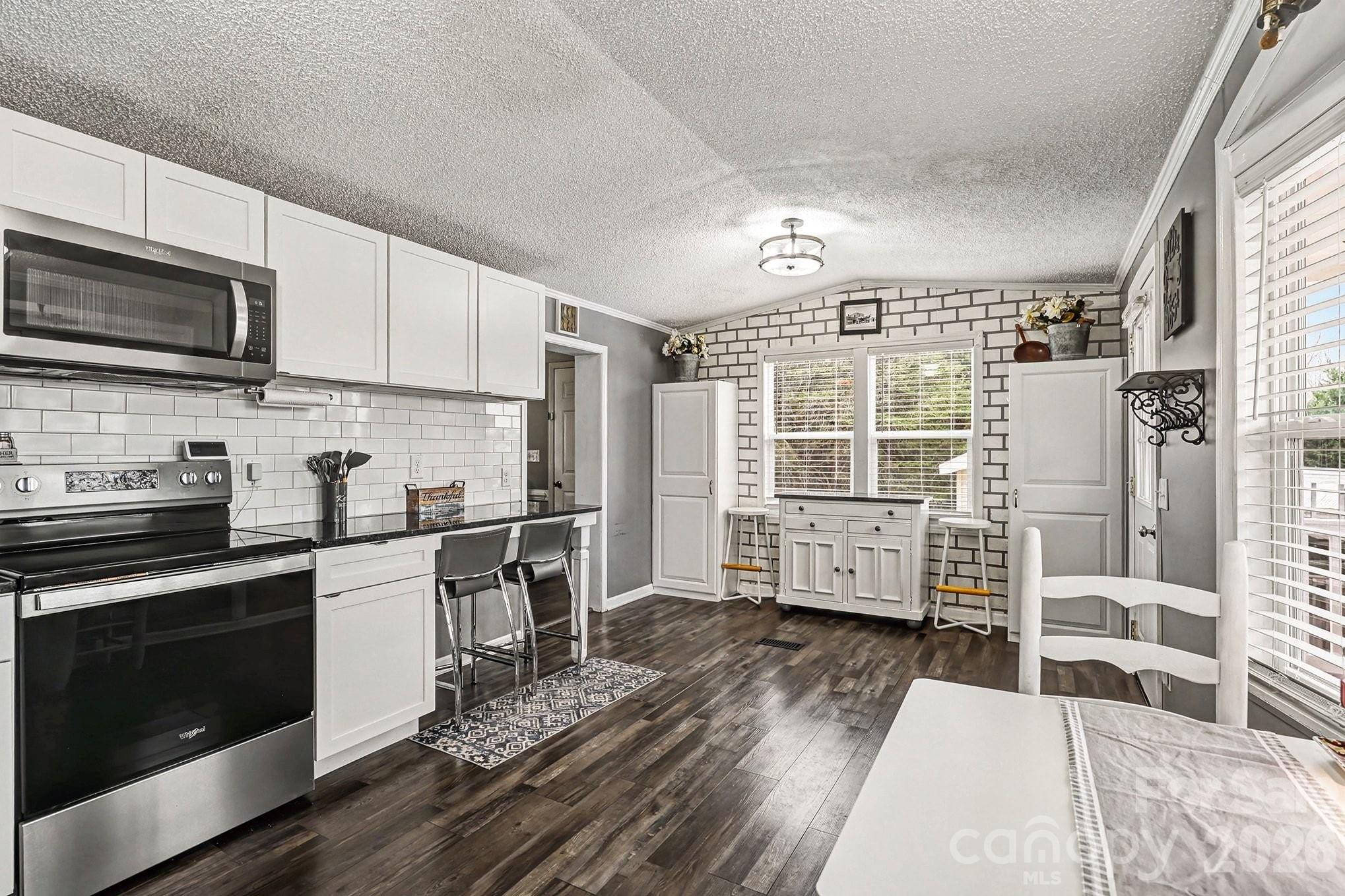 121 Grand View Drive #202/202A — New London