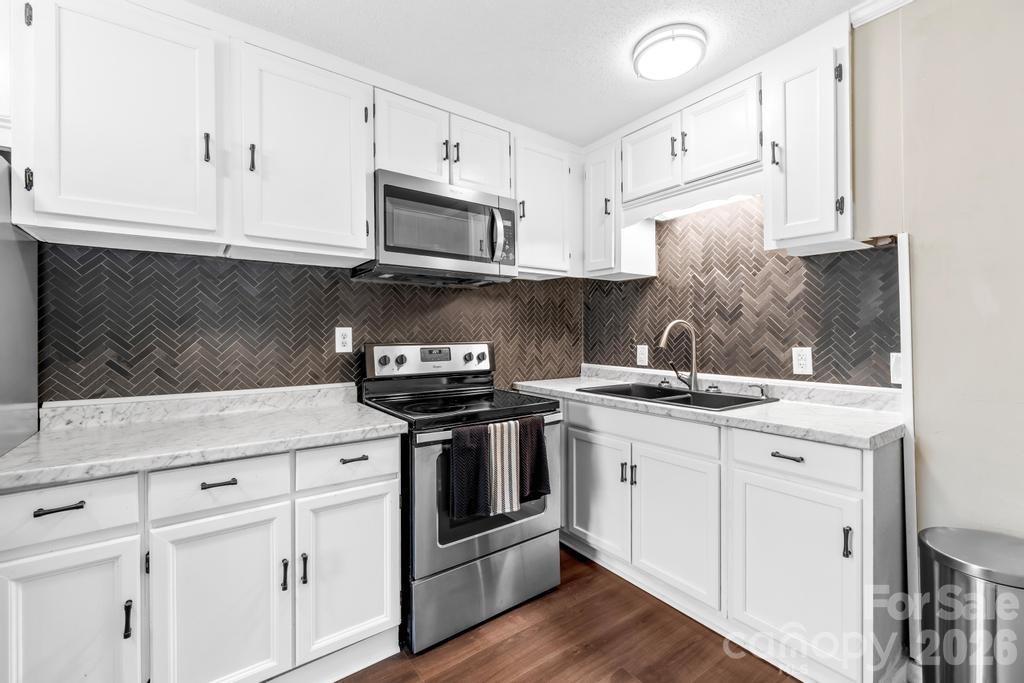 430 Arlington Circle NW — Lenoir