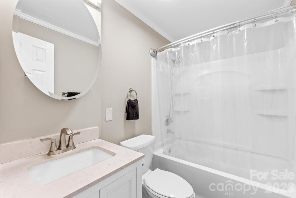 430 Arlington Circle NW — Lenoir