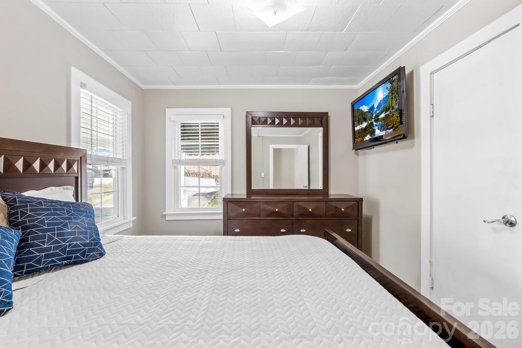 430 Arlington Circle NW — Lenoir