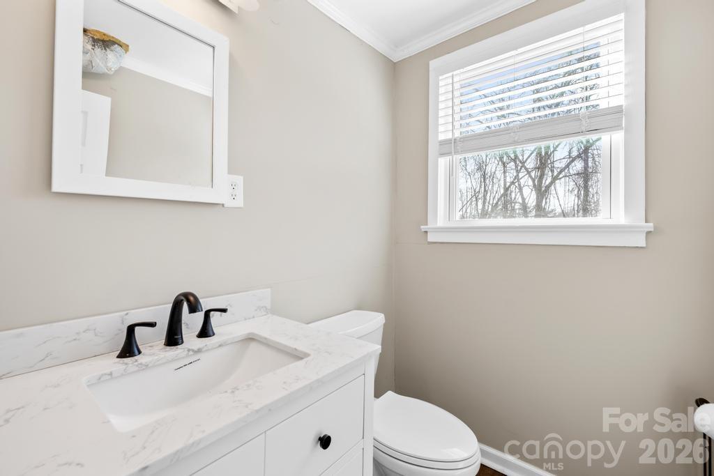 430 Arlington Circle NW — Lenoir