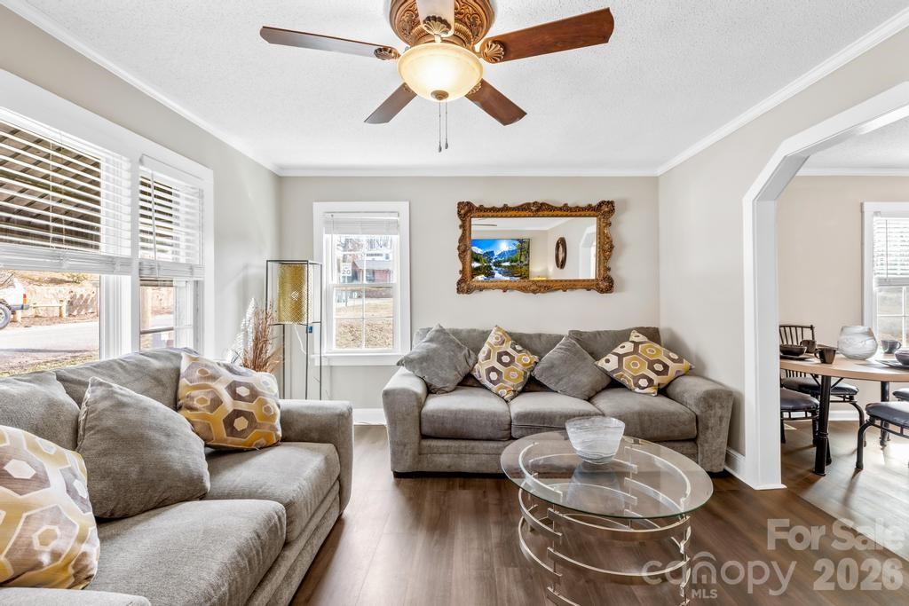 430 Arlington Circle NW — Lenoir