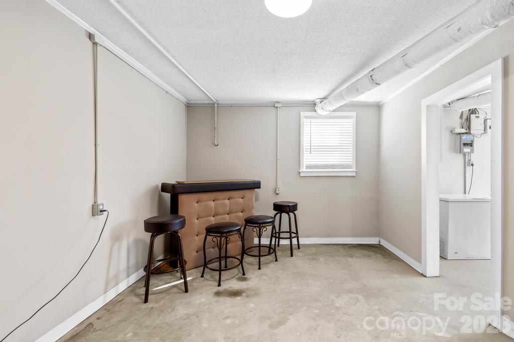 430 Arlington Circle NW — Lenoir