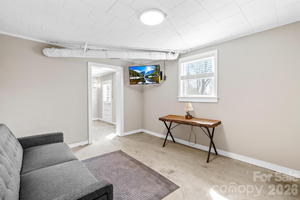 430 Arlington Circle NW — Lenoir