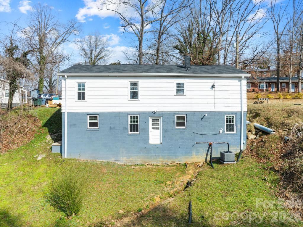 430 Arlington Circle NW — Lenoir