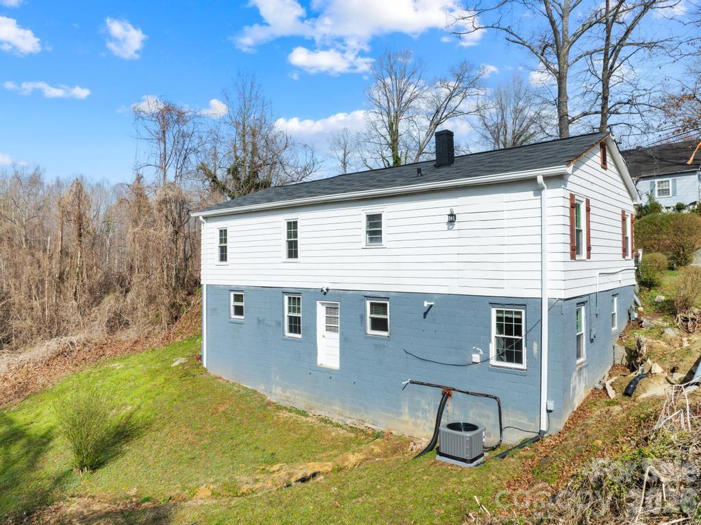 430 Arlington Circle NW — Lenoir