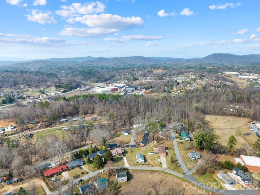 430 Arlington Circle NW — Lenoir