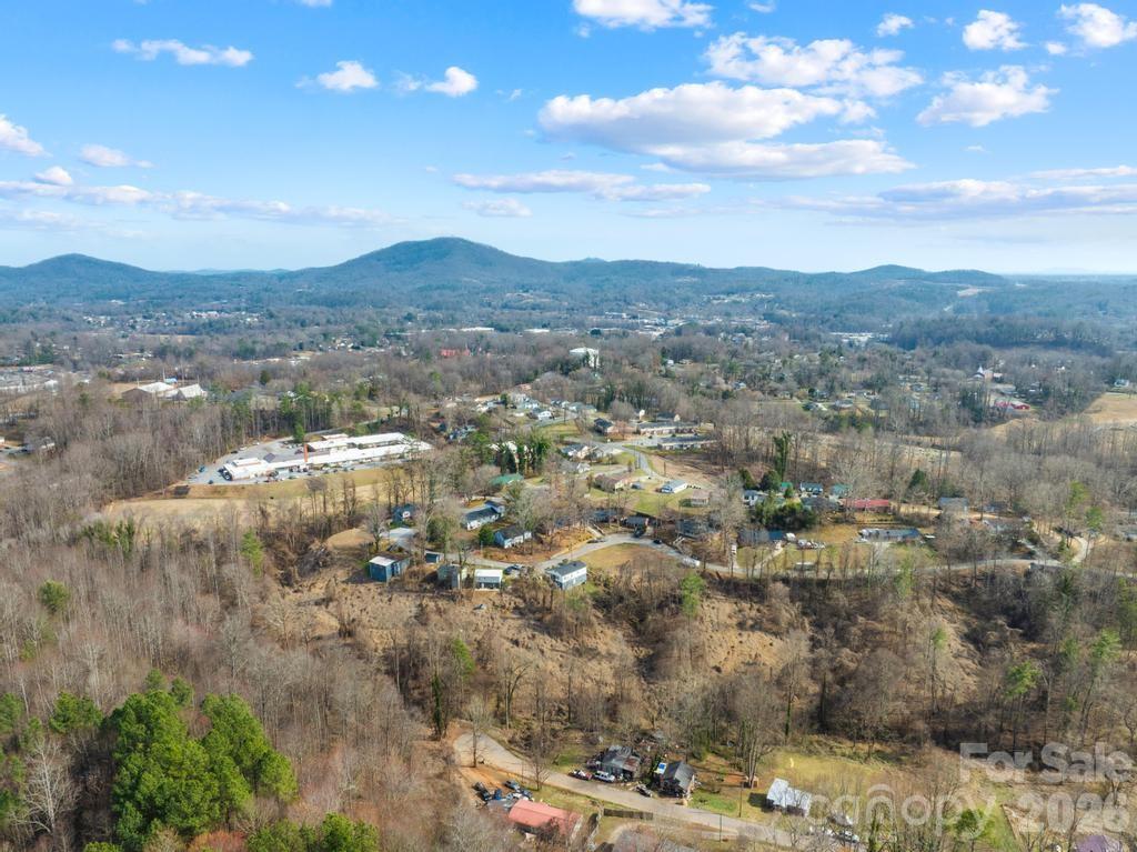 430 Arlington Circle NW — Lenoir