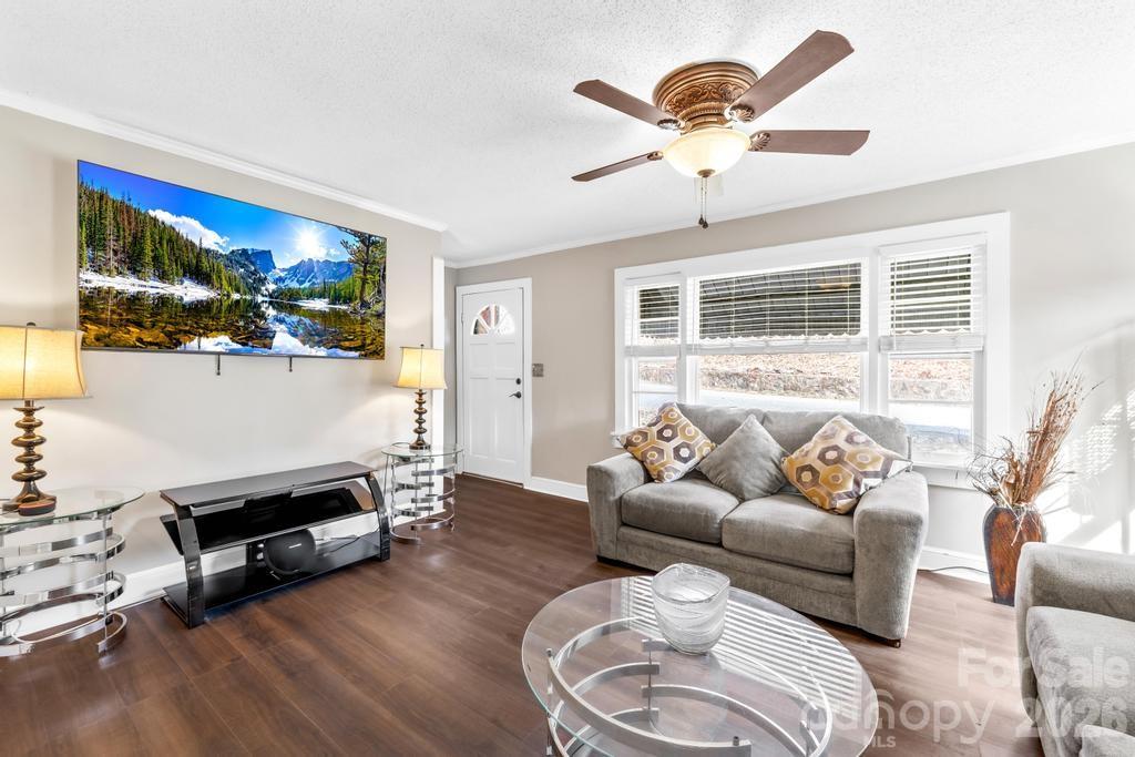 430 Arlington Circle NW — Lenoir