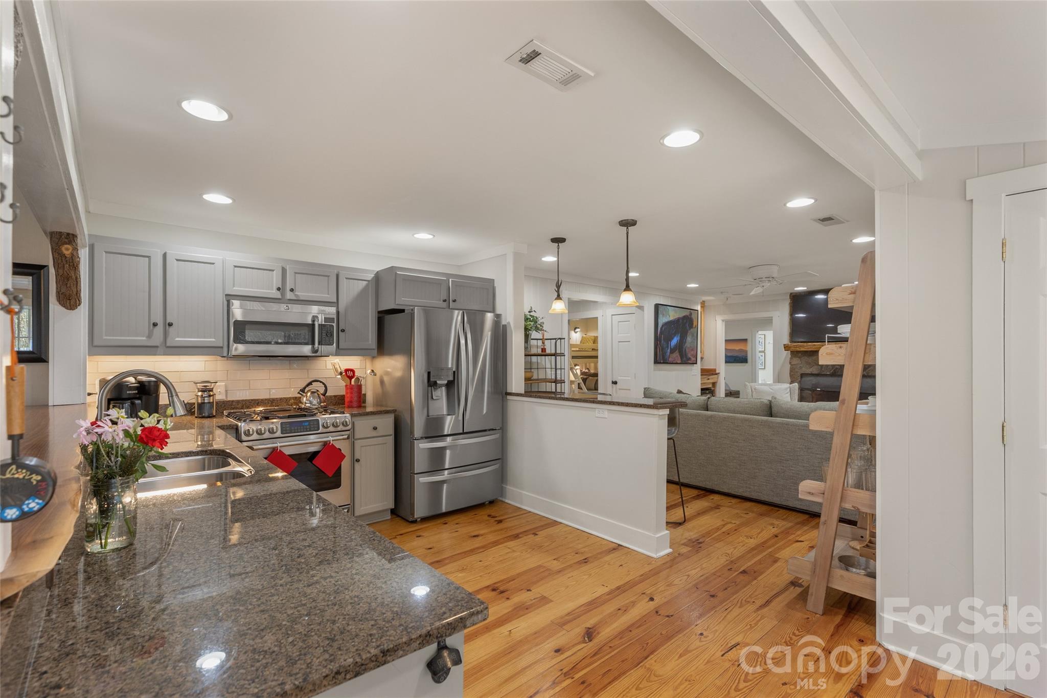 464 Franklin Road — Highlands