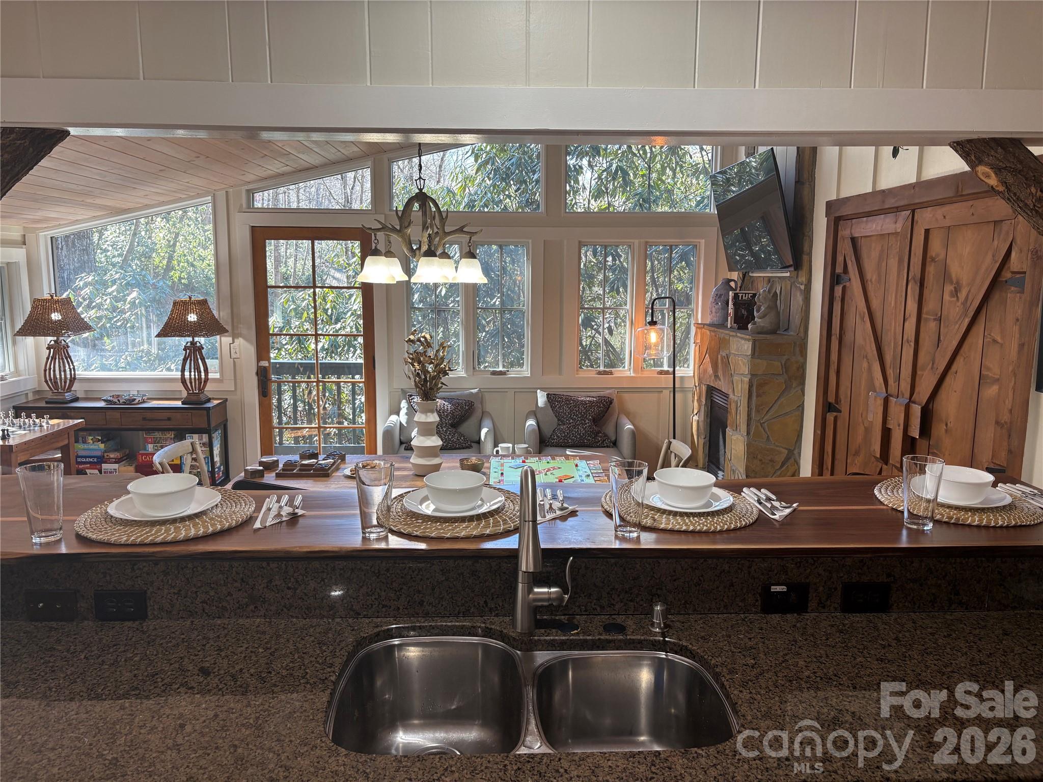 464 Franklin Road — Highlands