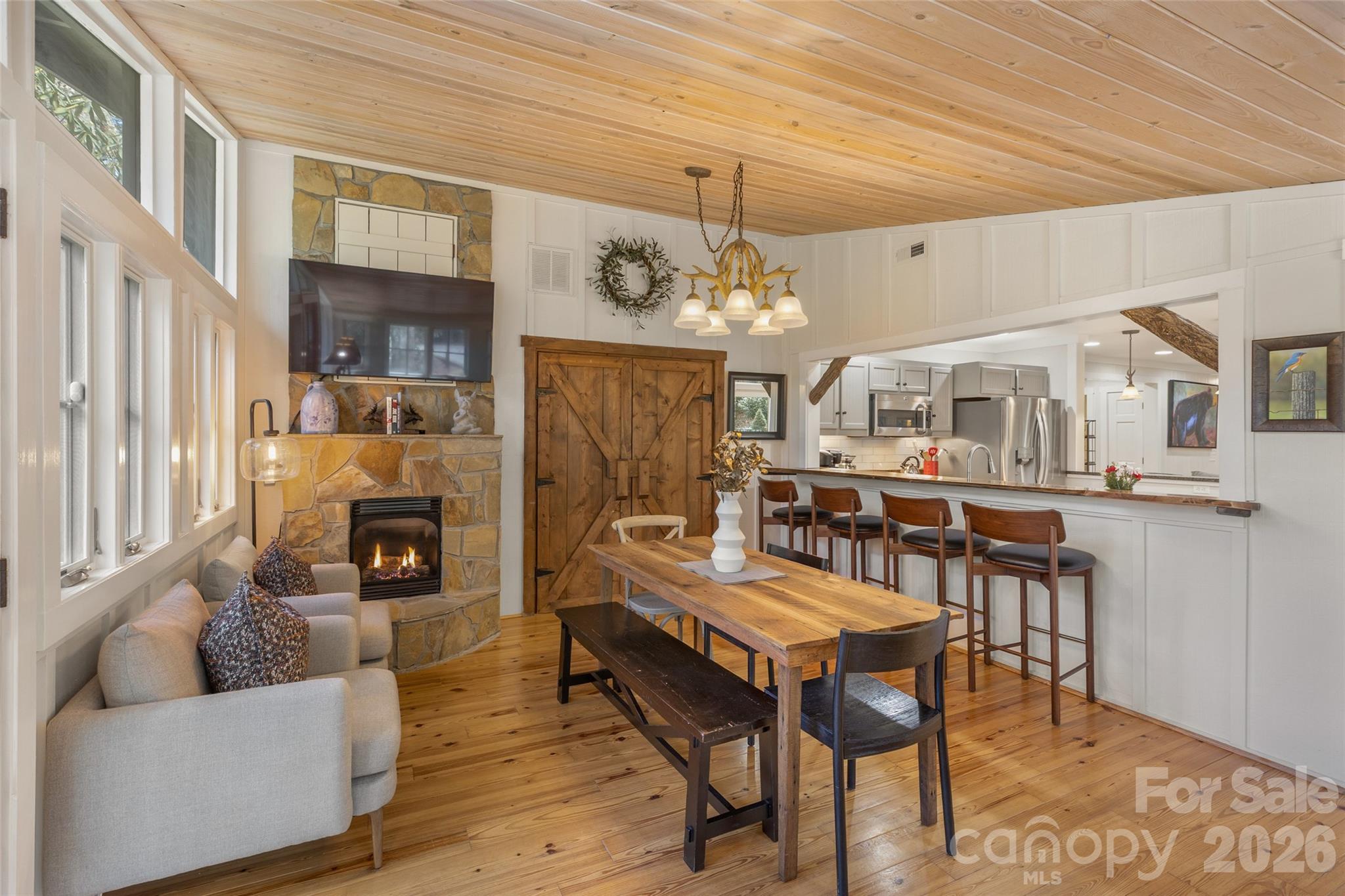 464 Franklin Road — Highlands