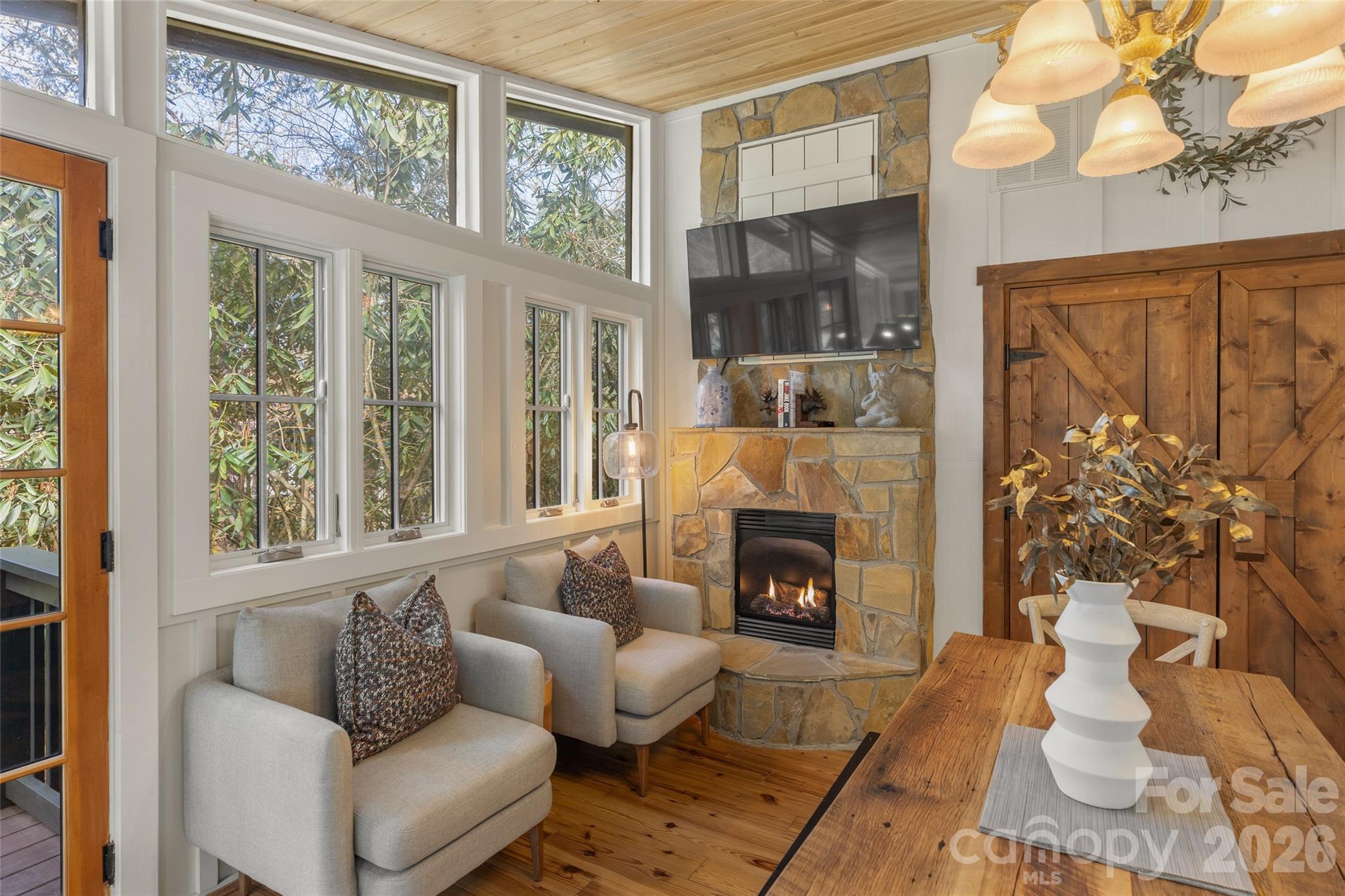 464 Franklin Road — Highlands