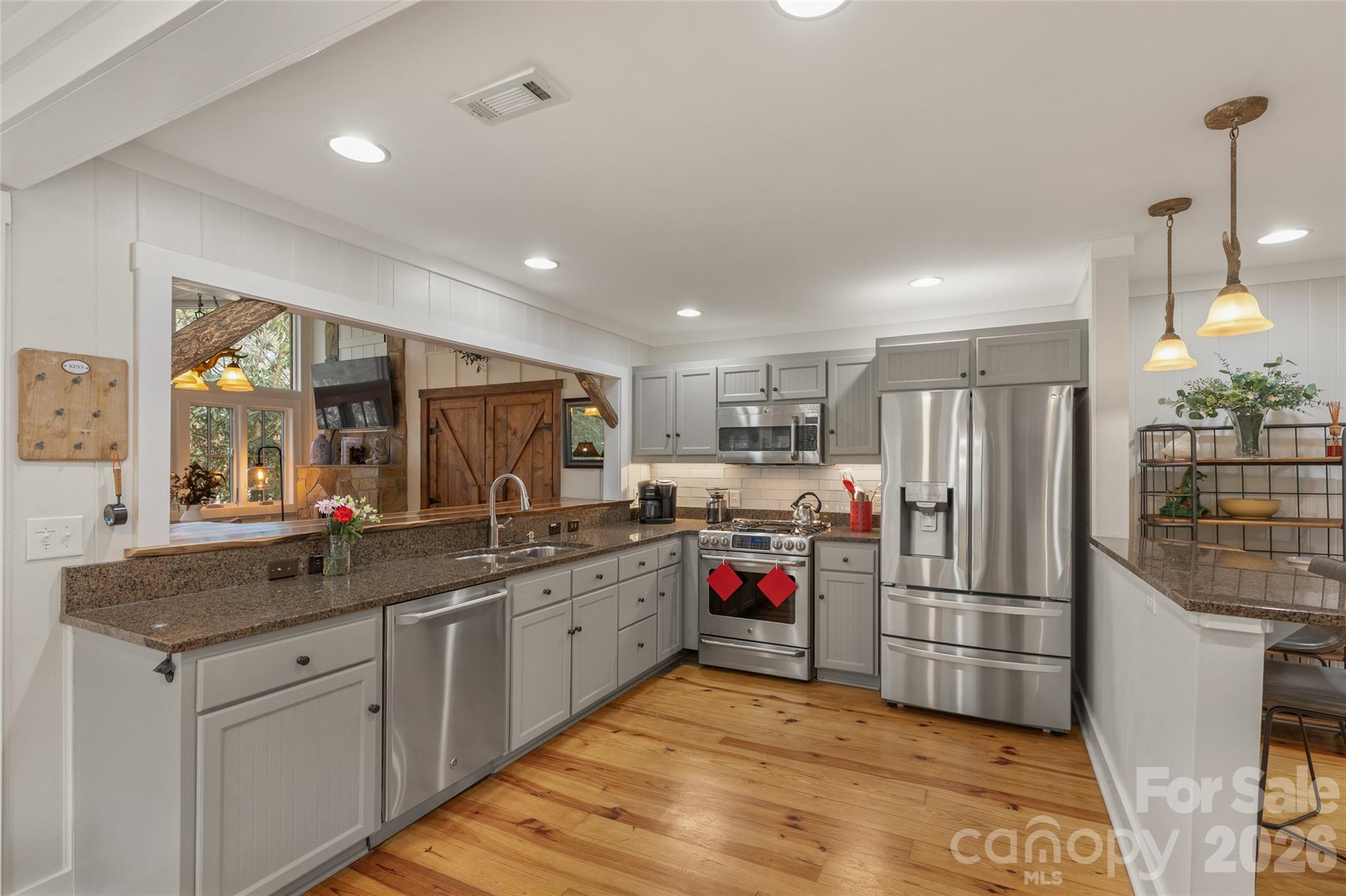 464 Franklin Road — Highlands