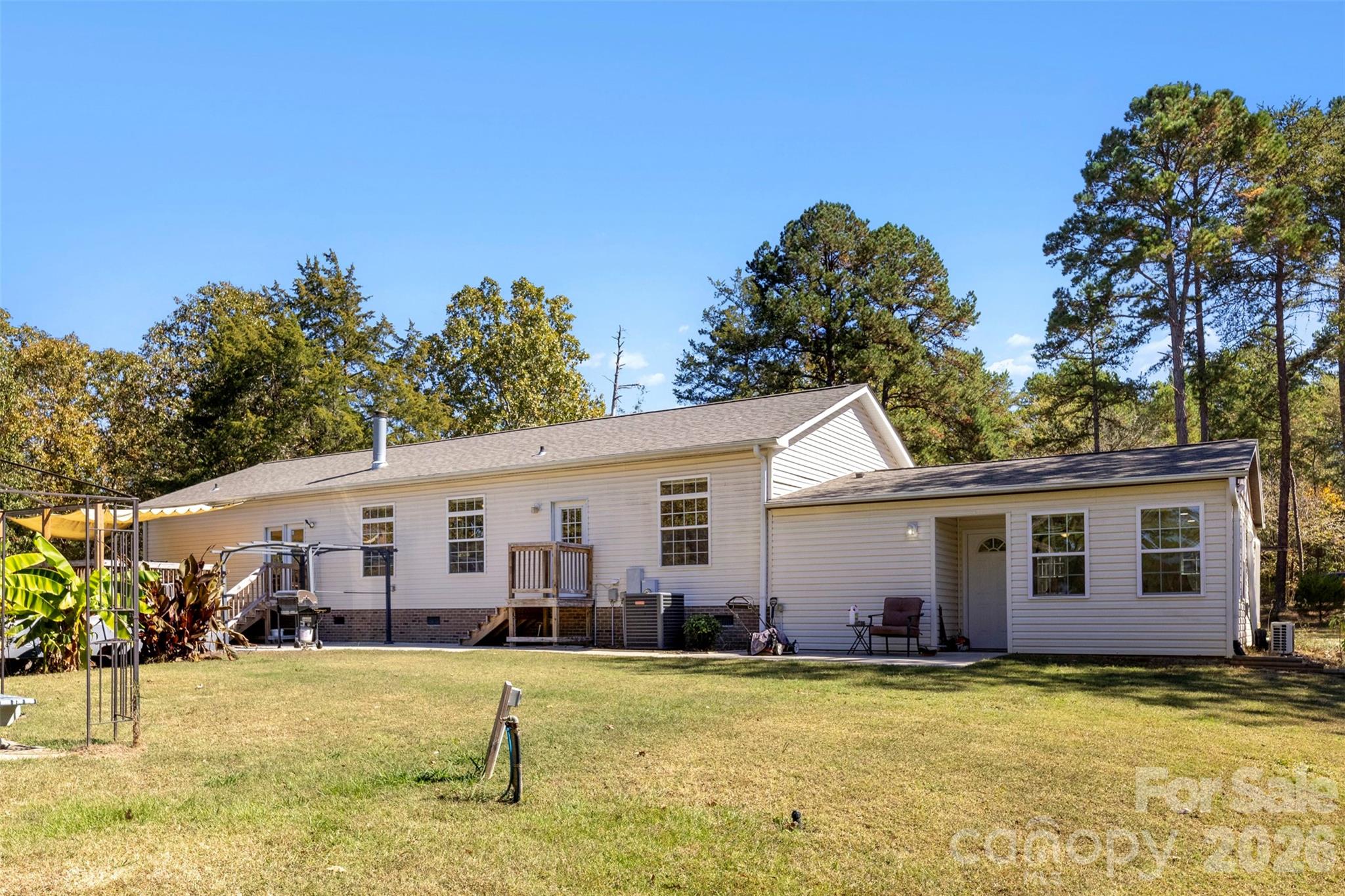 2411 Mission Road — York