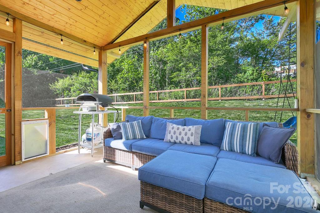 84 Far Hills Terrace — Brevard