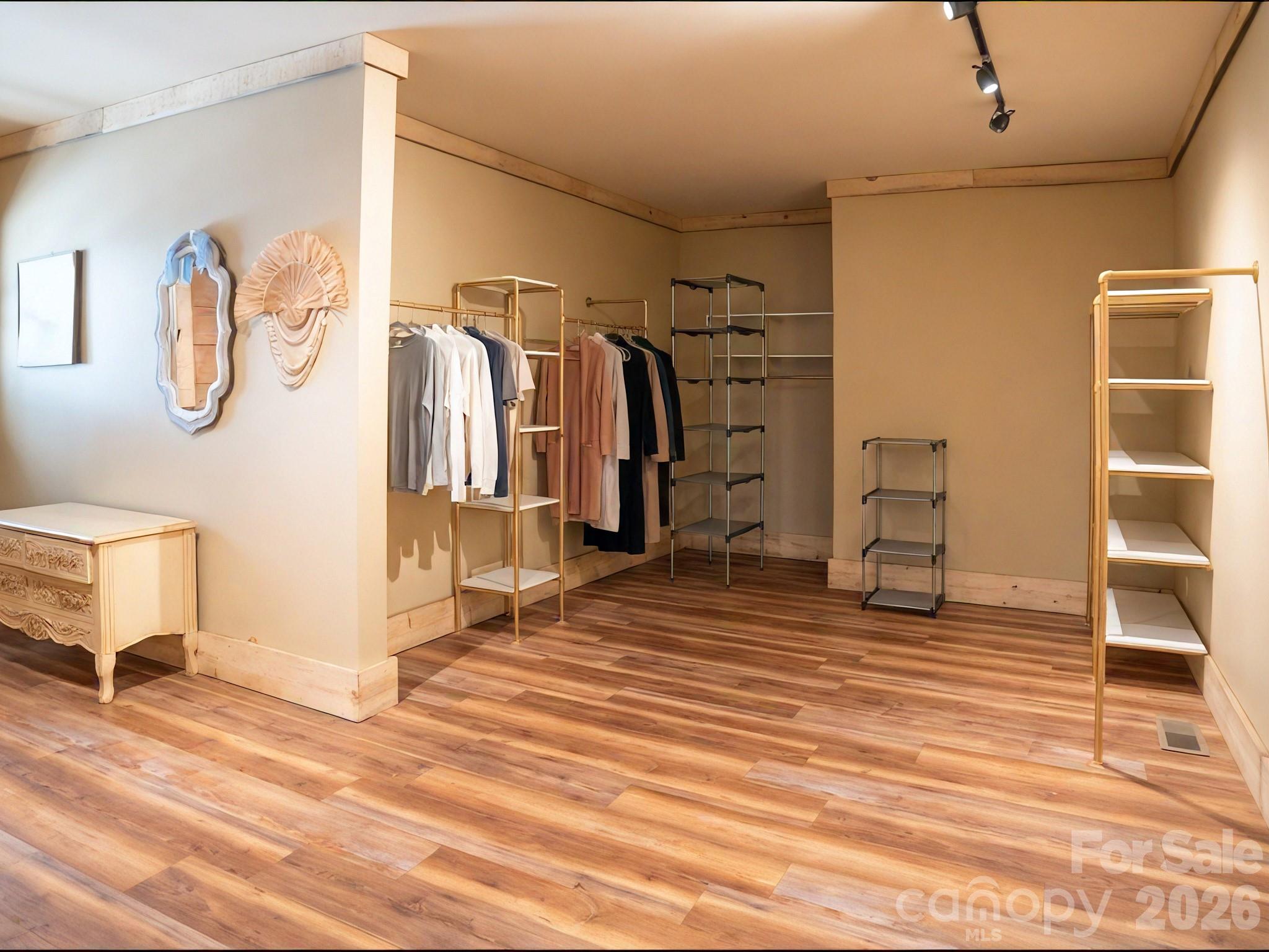 4885 Grandin Road — Lenoir