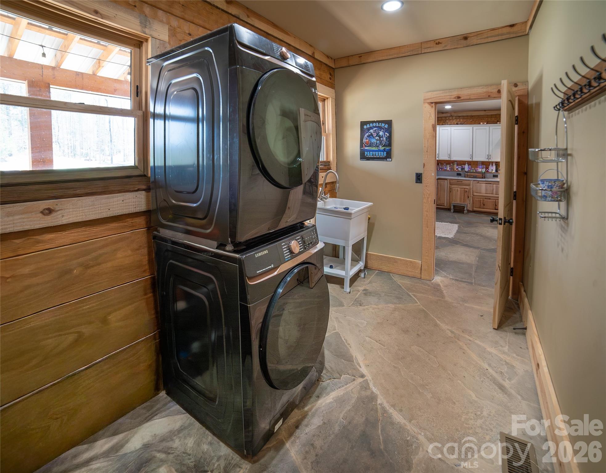 4885 Grandin Road — Lenoir
