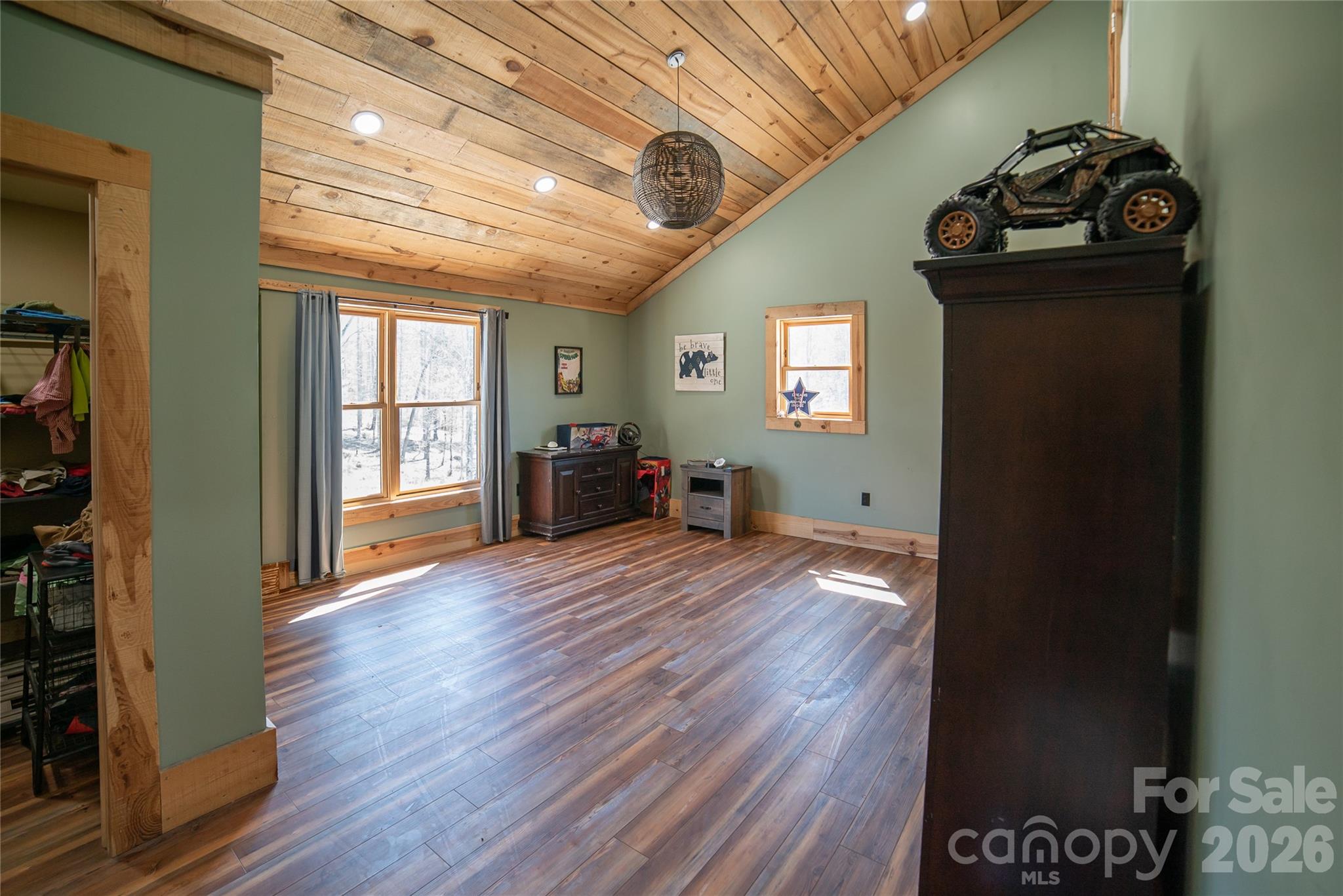 4885 Grandin Road — Lenoir