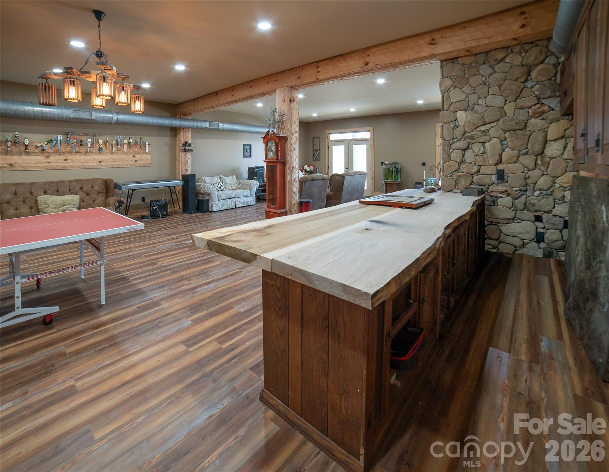 4885 Grandin Road — Lenoir