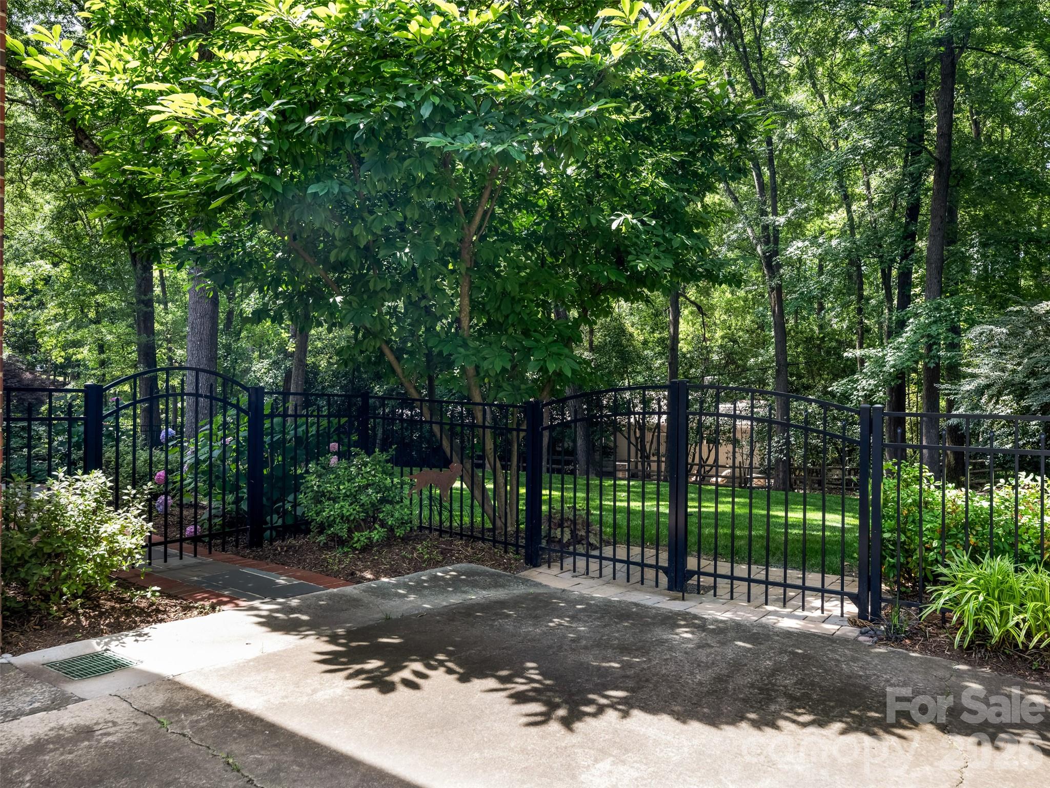 4026 Sharon View Road — Charlotte