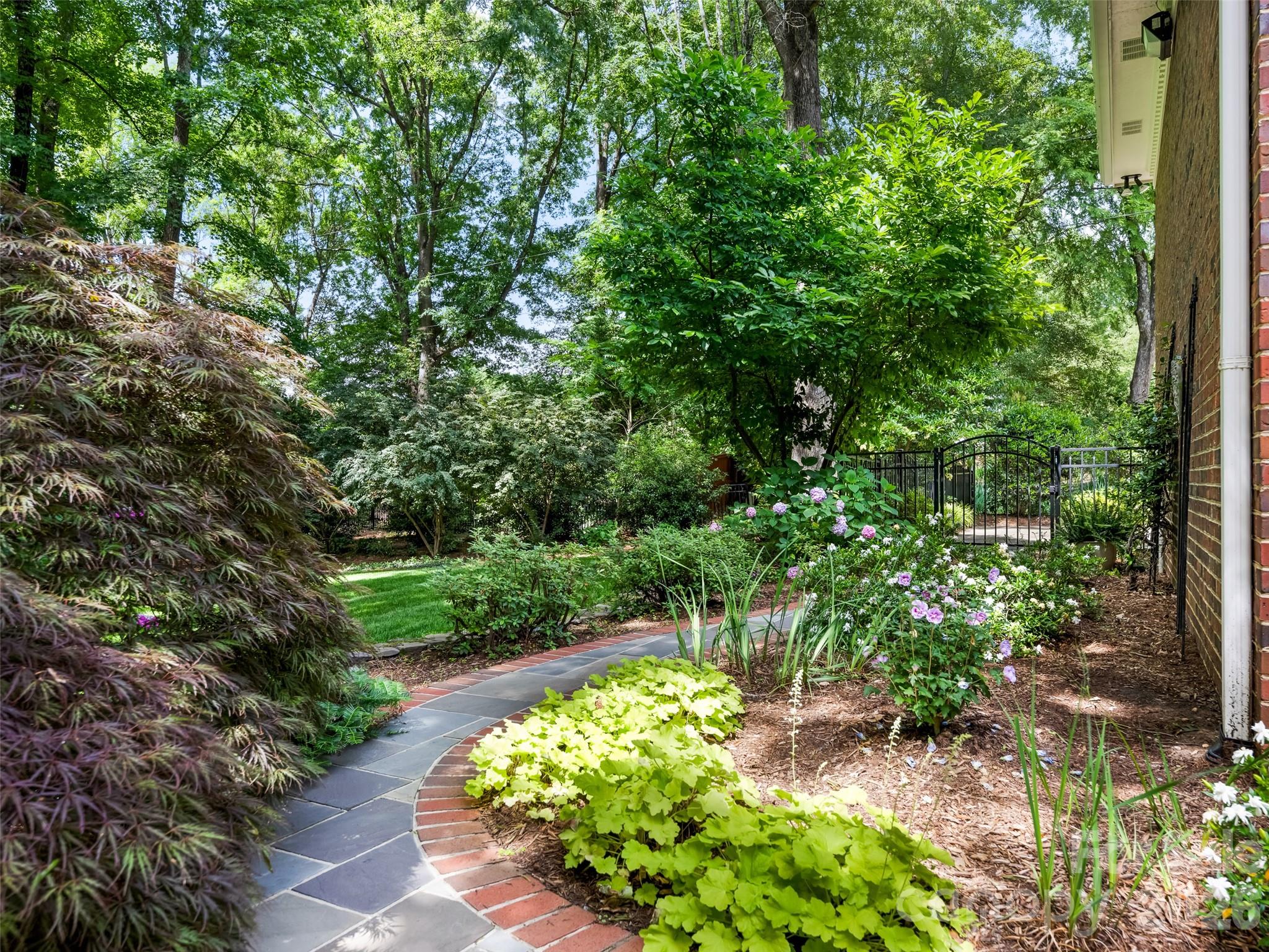 4026 Sharon View Road — Charlotte