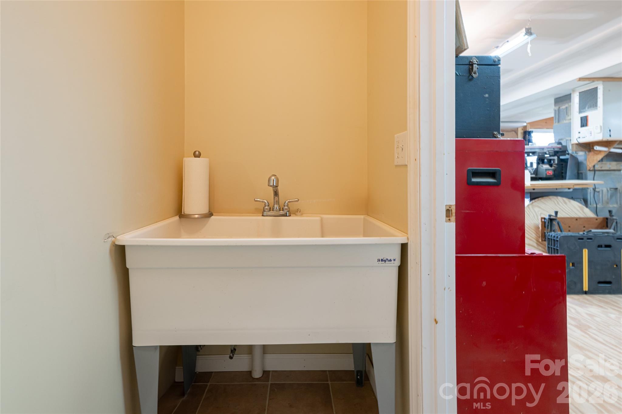 116 Dalya Road — Swannanoa