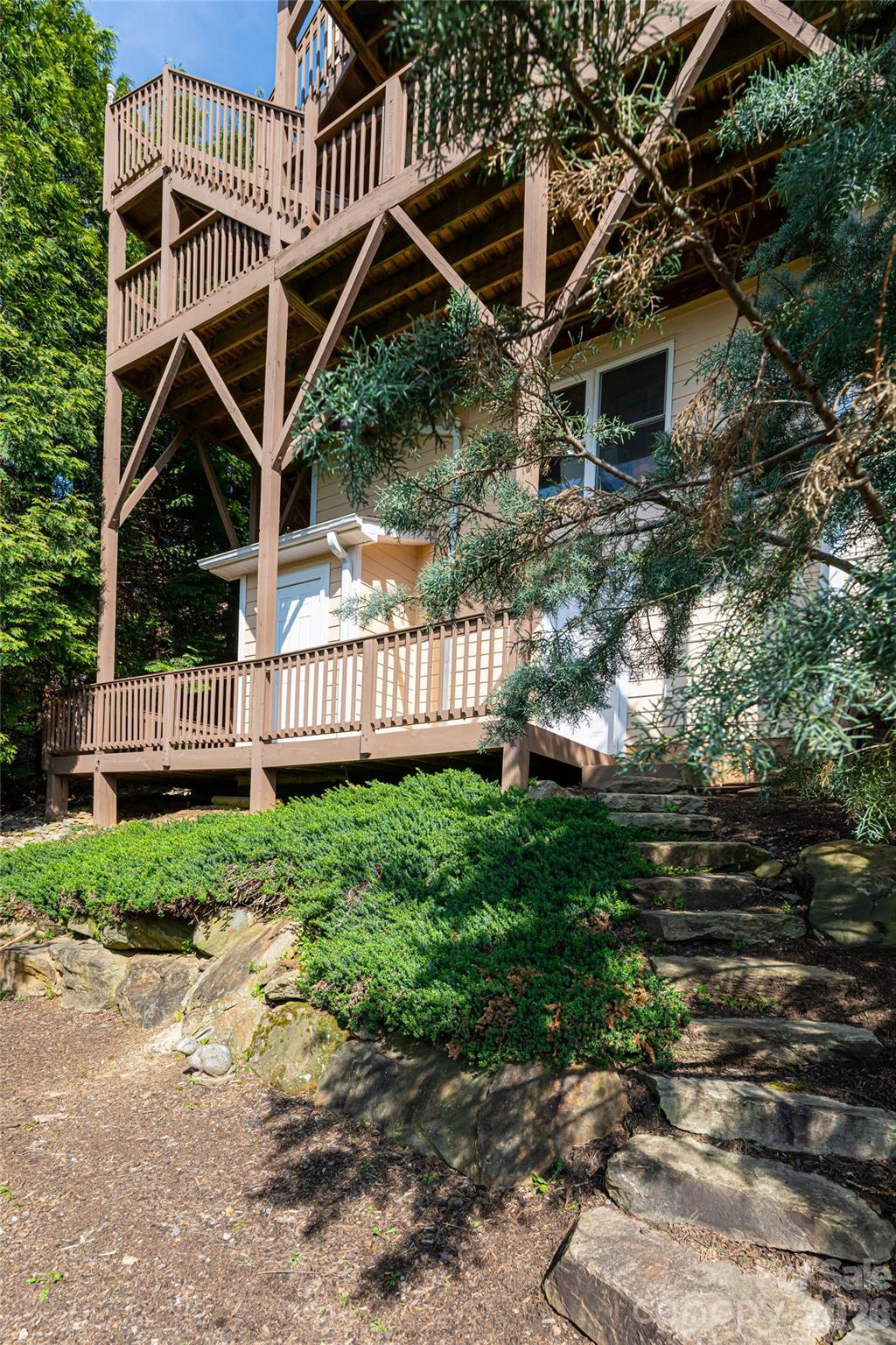 116 Dalya Road — Swannanoa