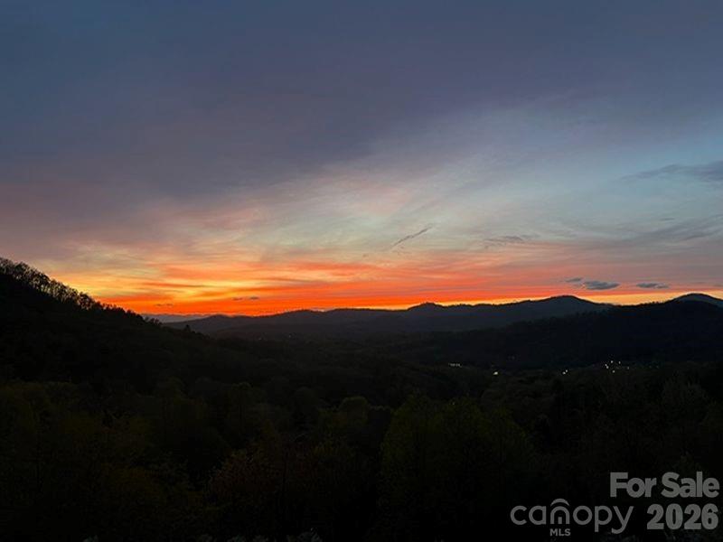 116 Dalya Road — Swannanoa