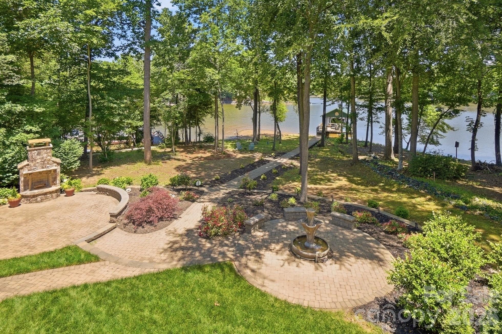 932 Thorn Ridge Lane — Clover