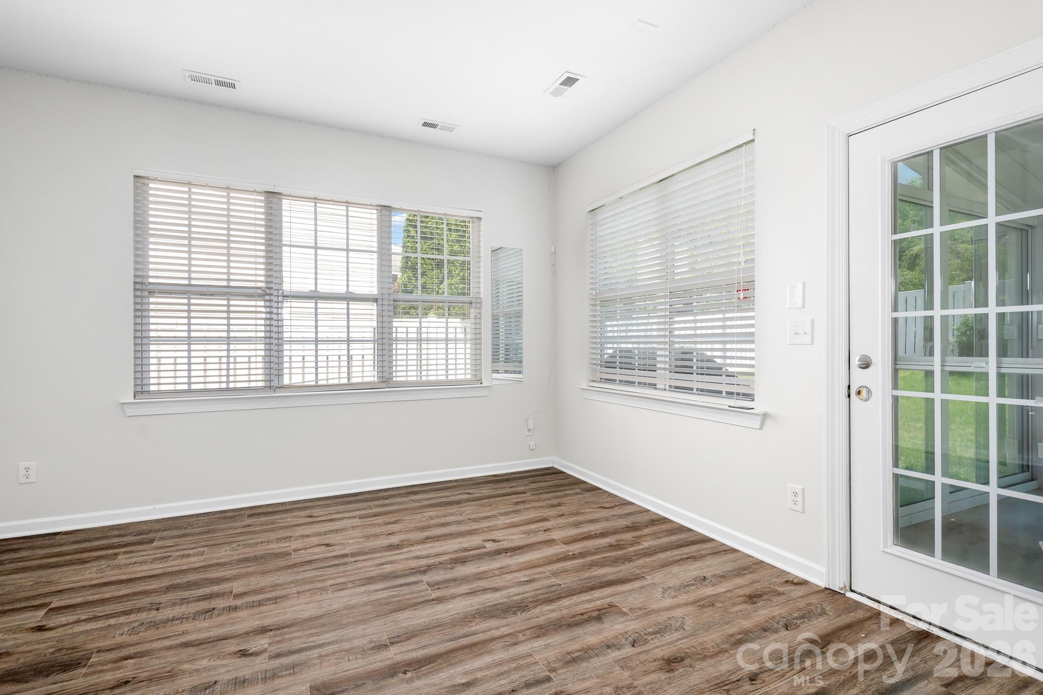 1600 Dartmoor Avenue NW — Concord