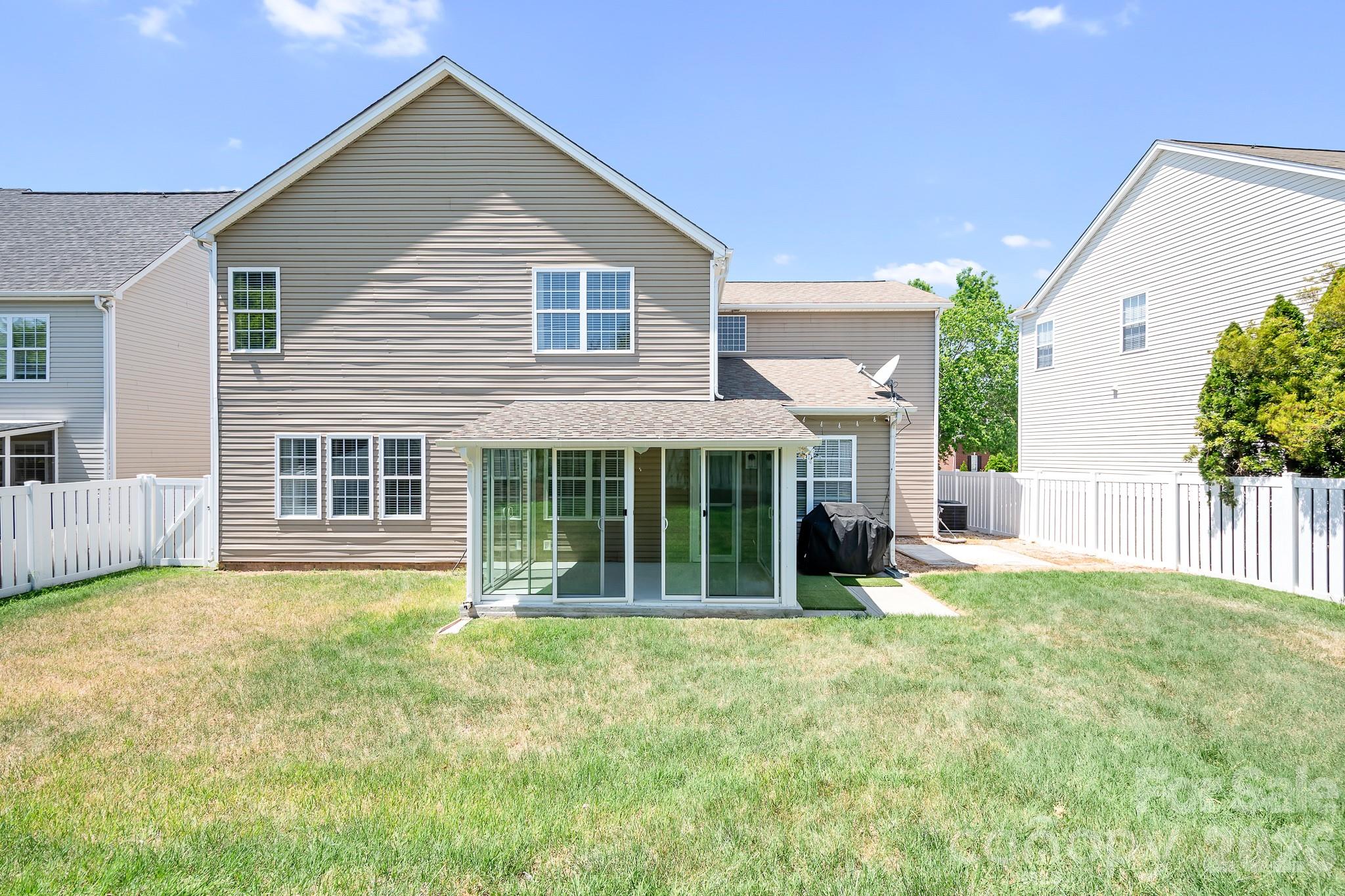 1600 Dartmoor Avenue NW — Concord