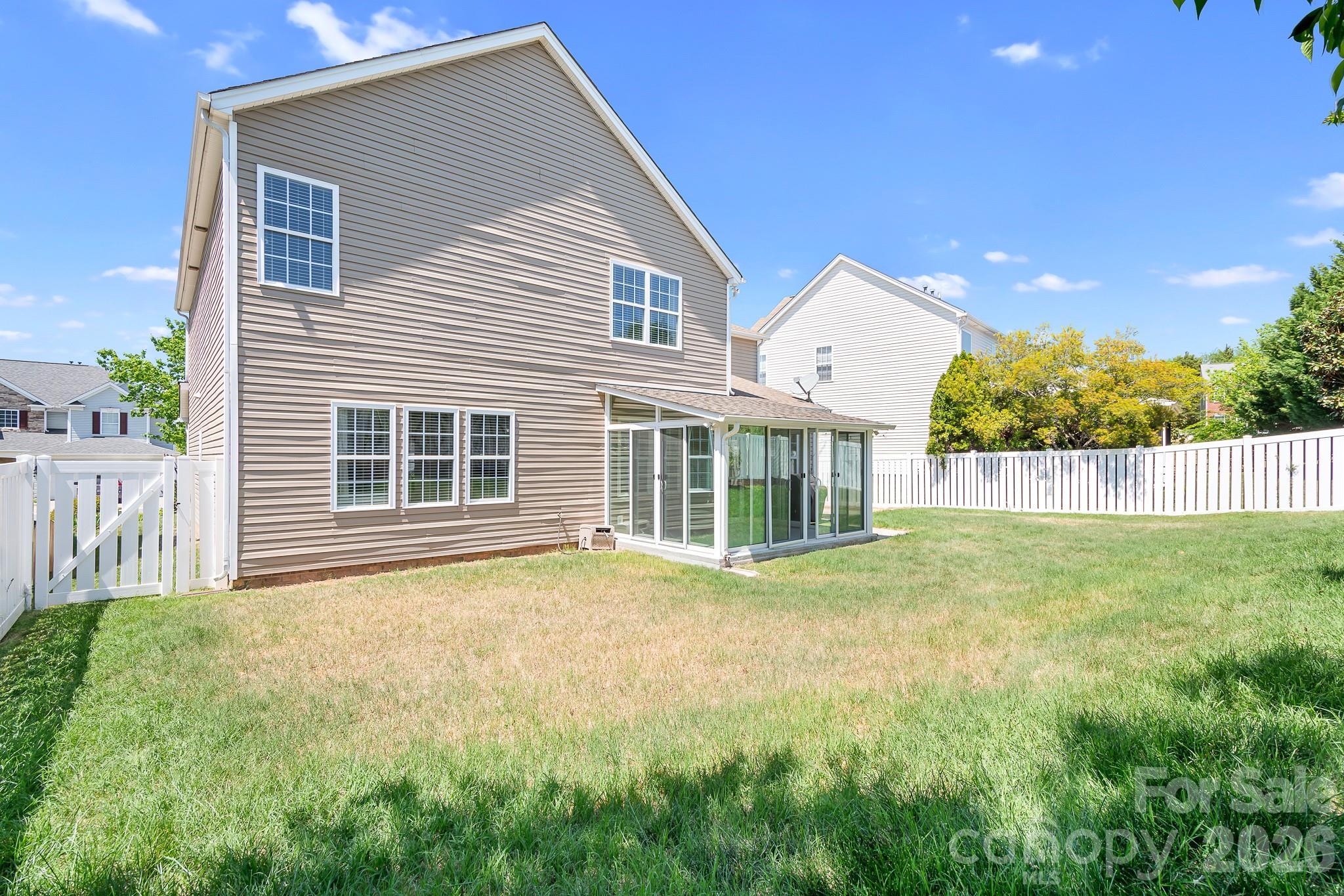1600 Dartmoor Avenue NW — Concord
