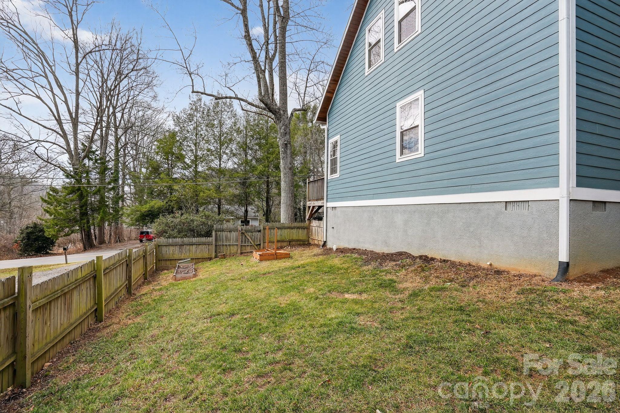 155 N Fork Road — Black Mountain