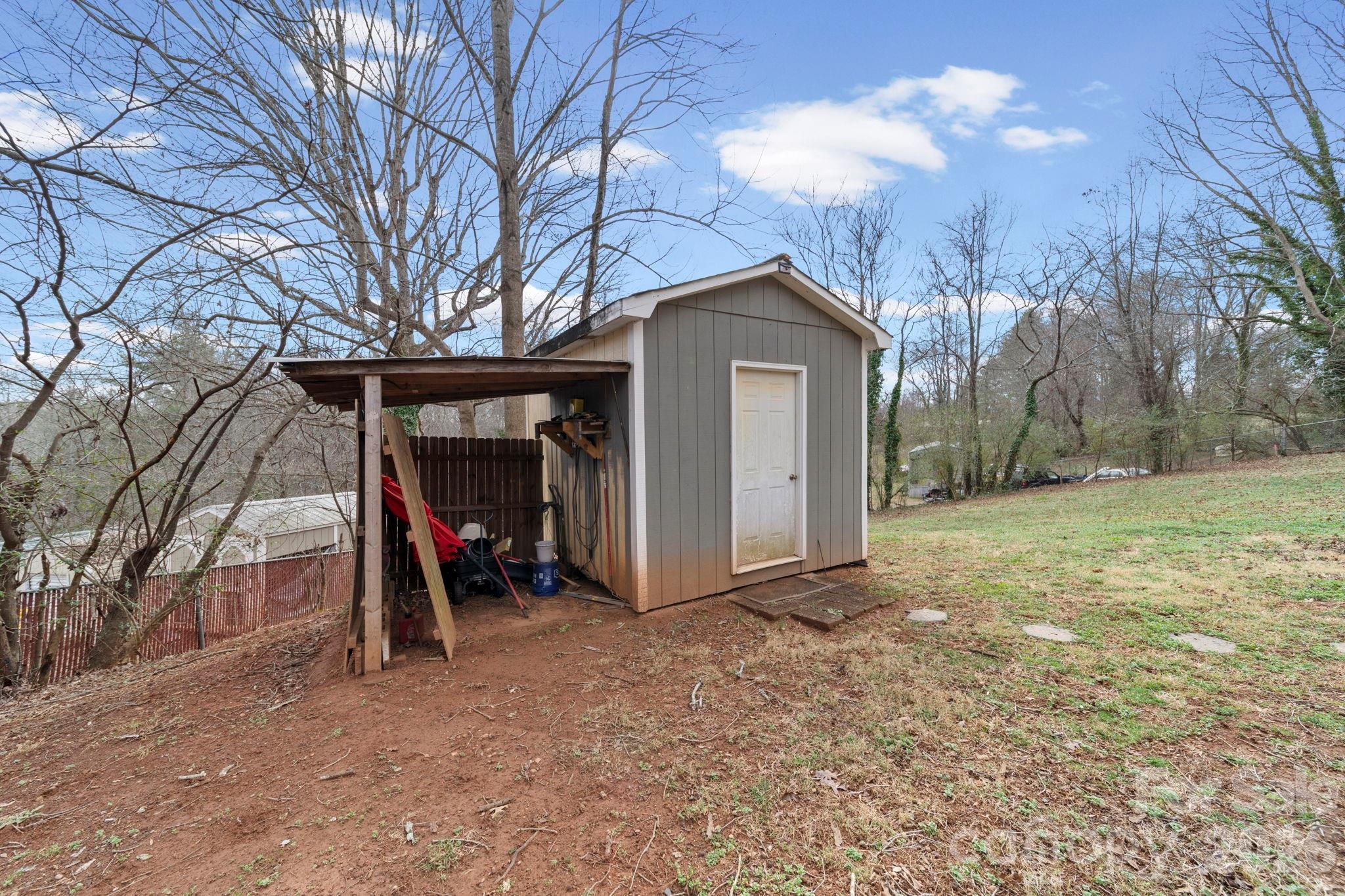 116 Hilltop Avenue — Valdese