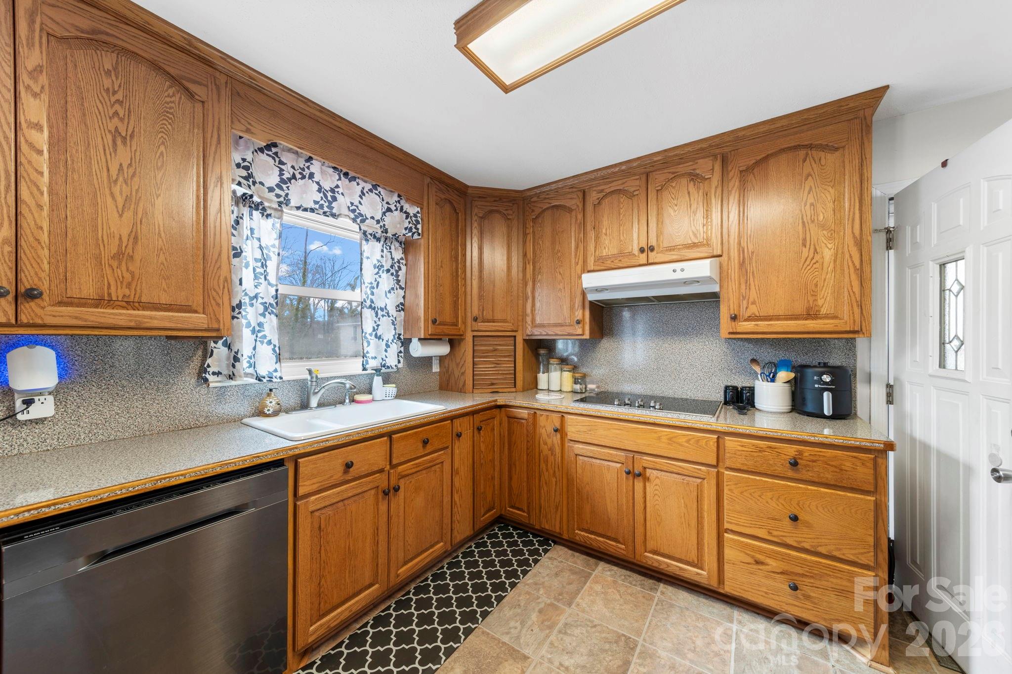 116 Hilltop Avenue — Valdese