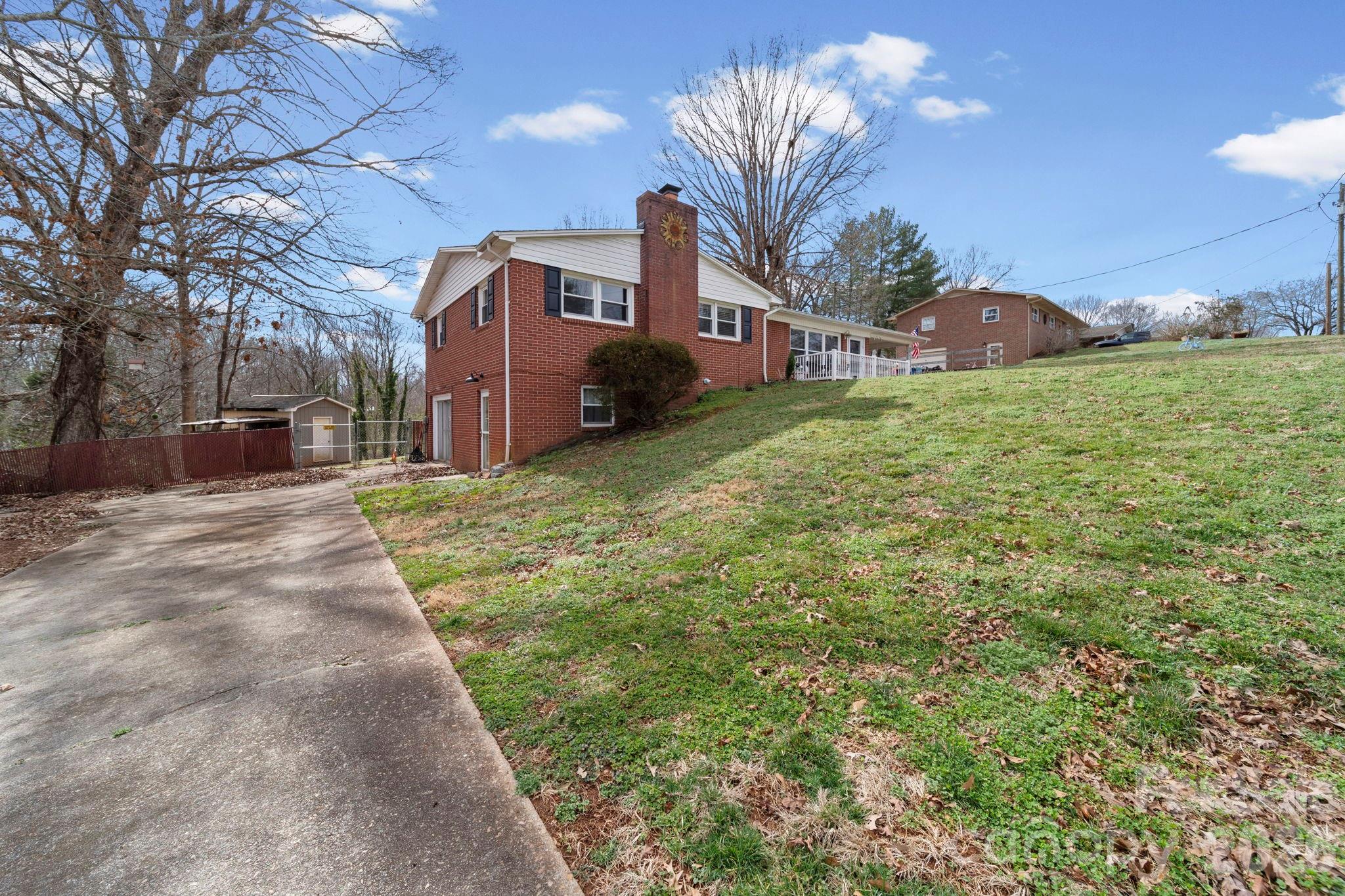 116 Hilltop Avenue — Valdese