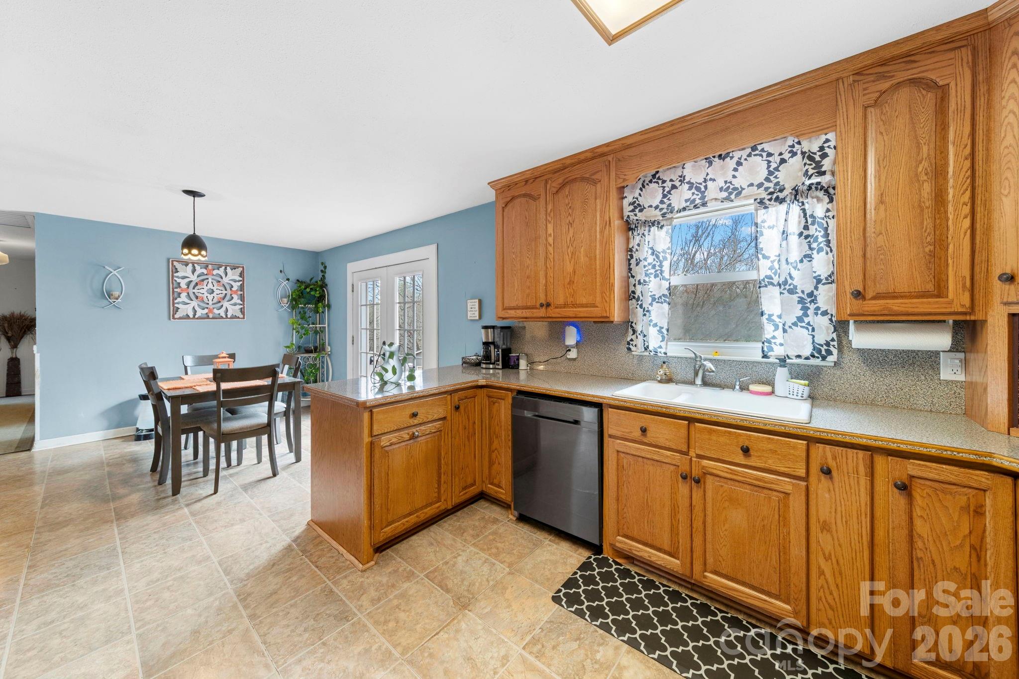 116 Hilltop Avenue — Valdese