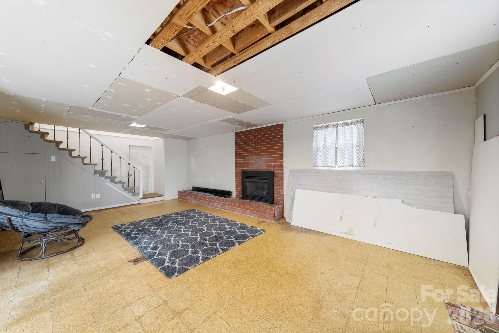 116 Hilltop Avenue — Valdese
