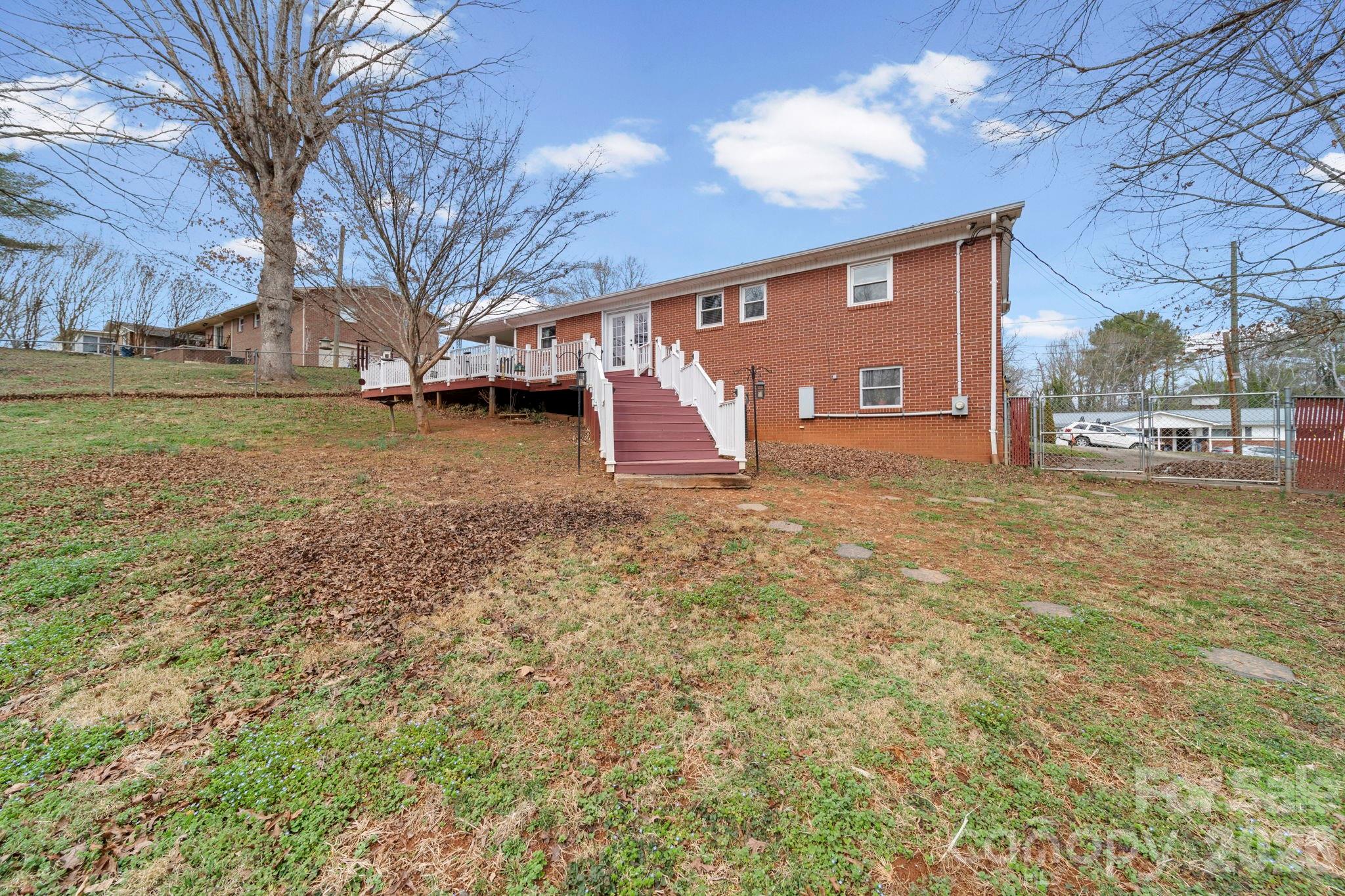 116 Hilltop Avenue — Valdese