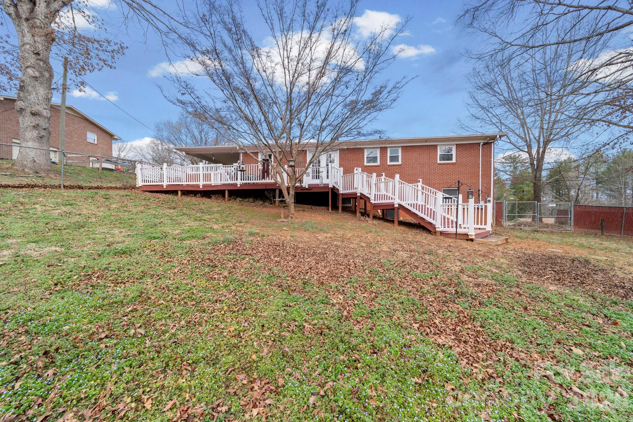 116 Hilltop Avenue — Valdese