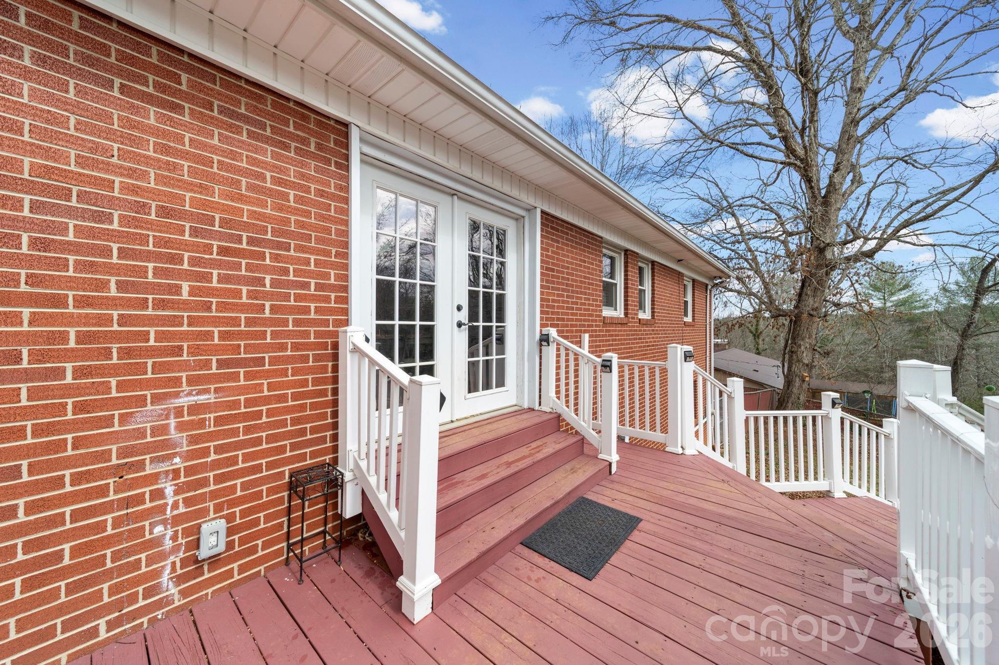 116 Hilltop Avenue — Valdese
