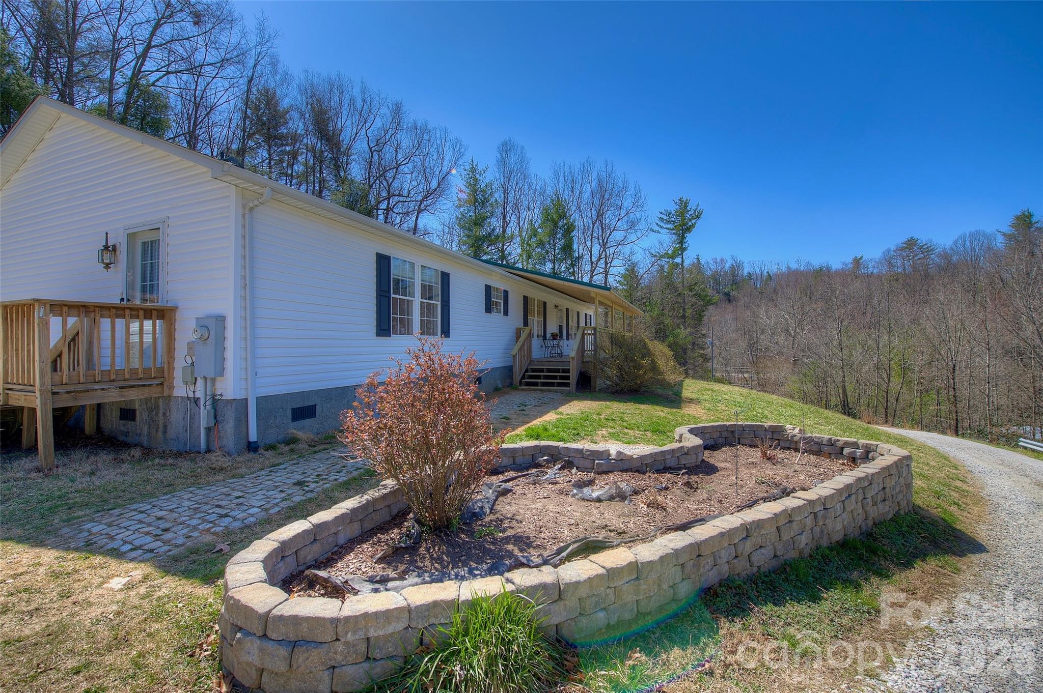 3 Altapass Trail — Spruce Pine
