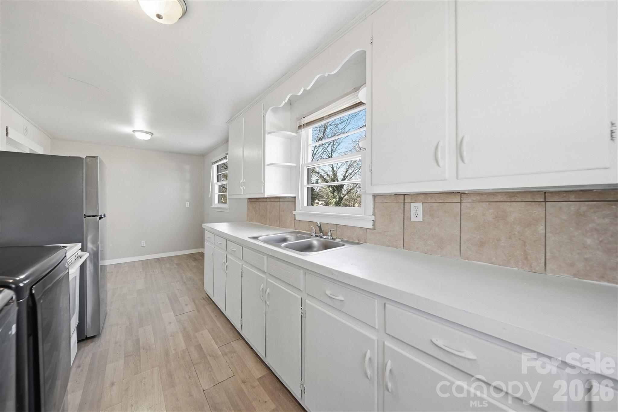 1512 N Deal Avenue — Newton